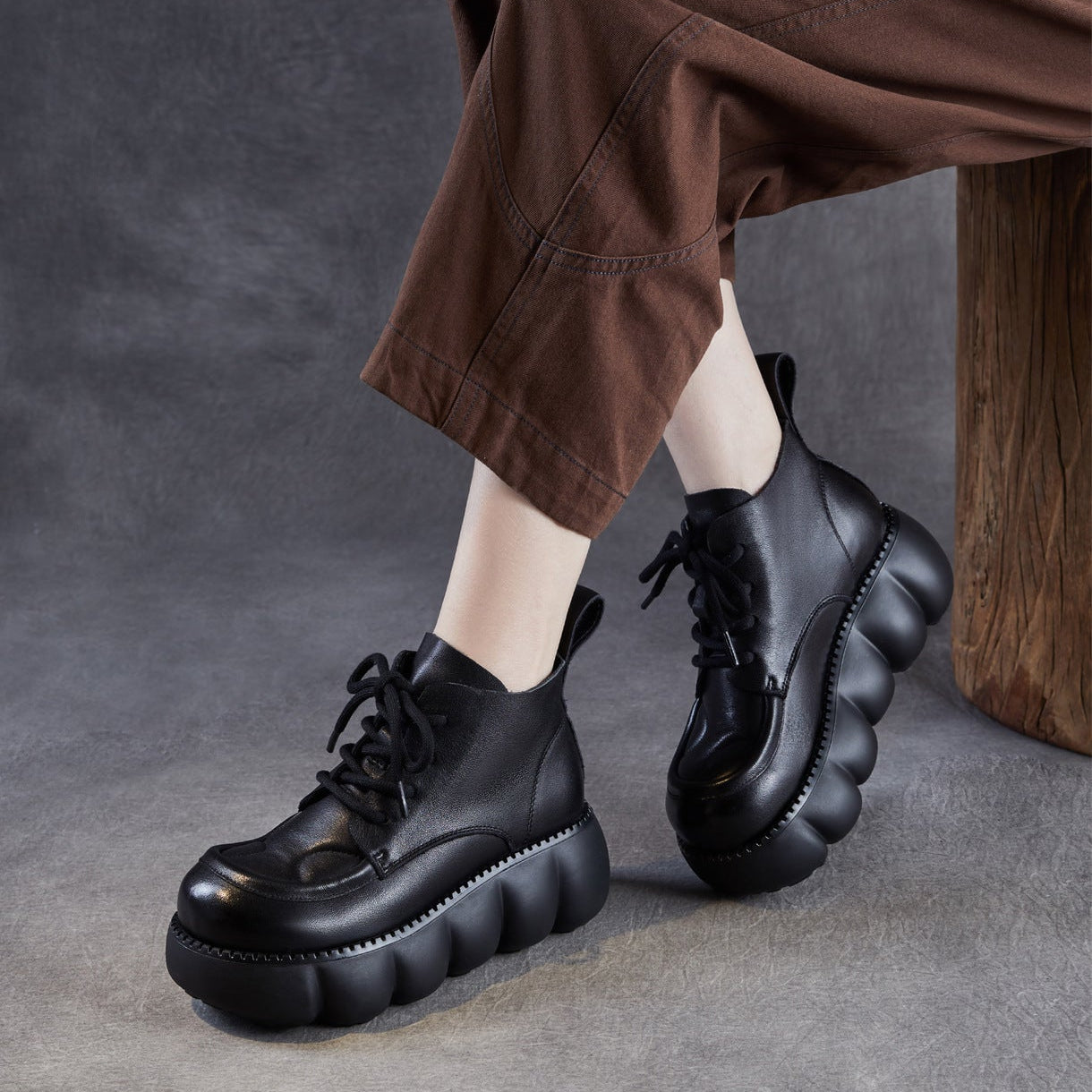 Women’s Retro Round Toe Leather Lace-Up Ankle Boots – Chunky Platform