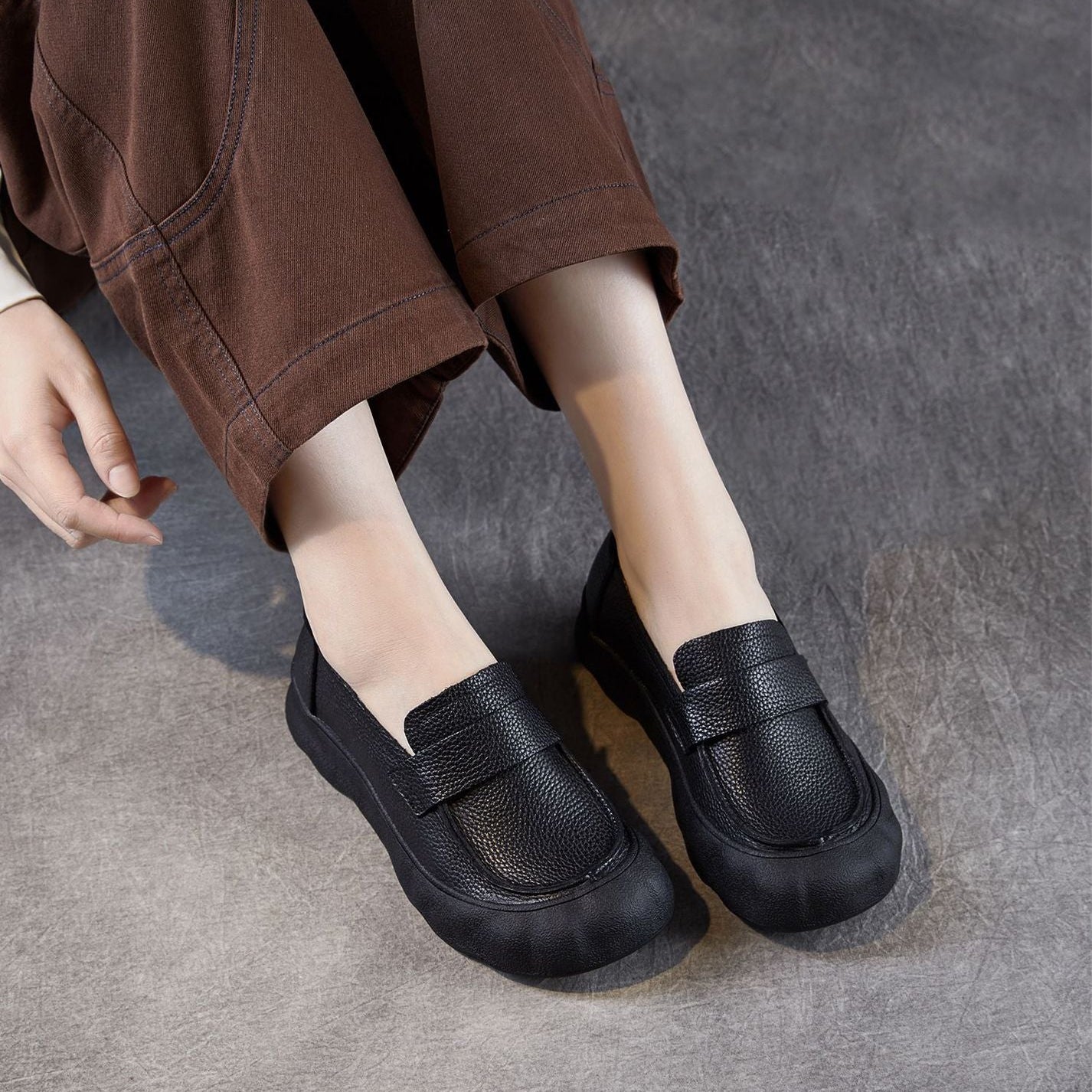 Women’s Retro Slip-On Flat Shoes – Soft Sole Comfortable Casual Style