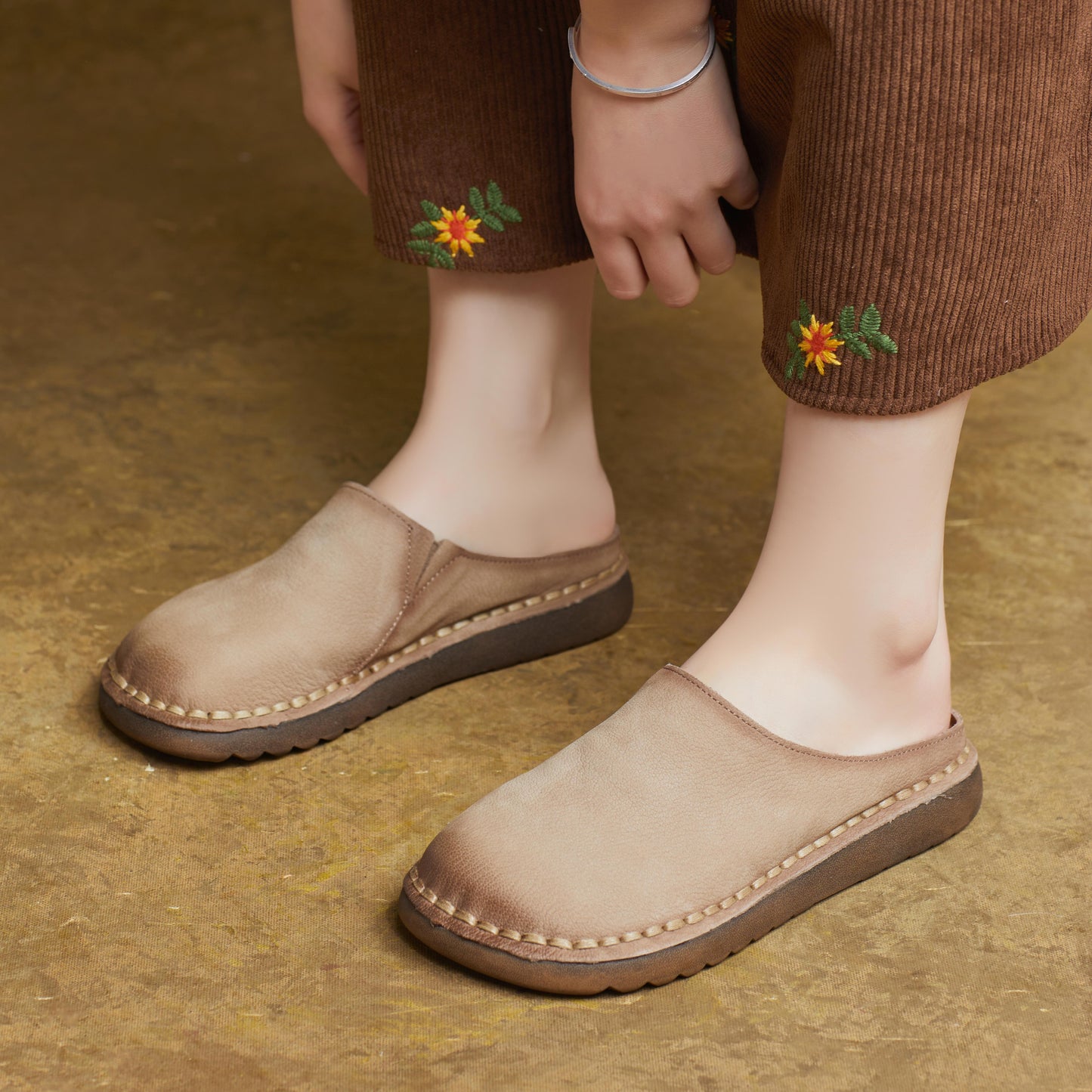 Women's Handmade Leather Minimalist Round Toe Mule Shoes