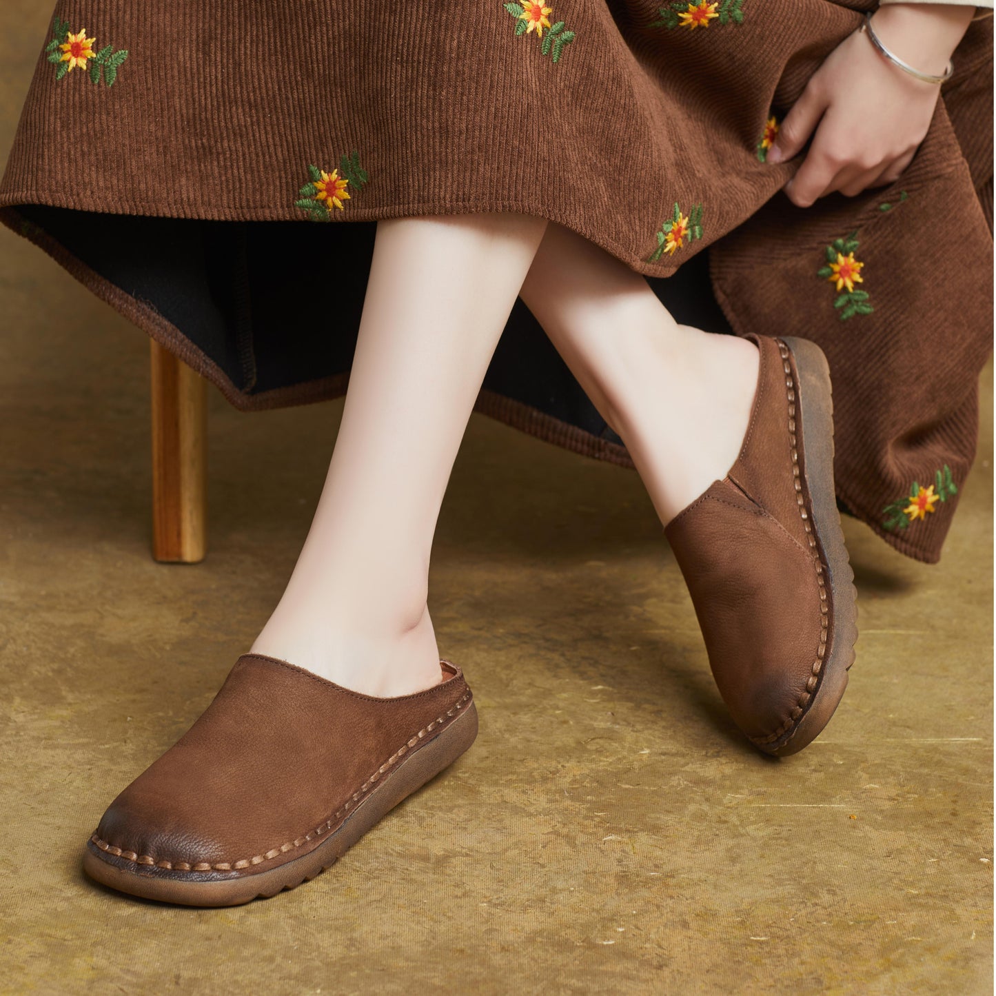 Women's Handmade Leather Minimalist Round Toe Mule Shoes