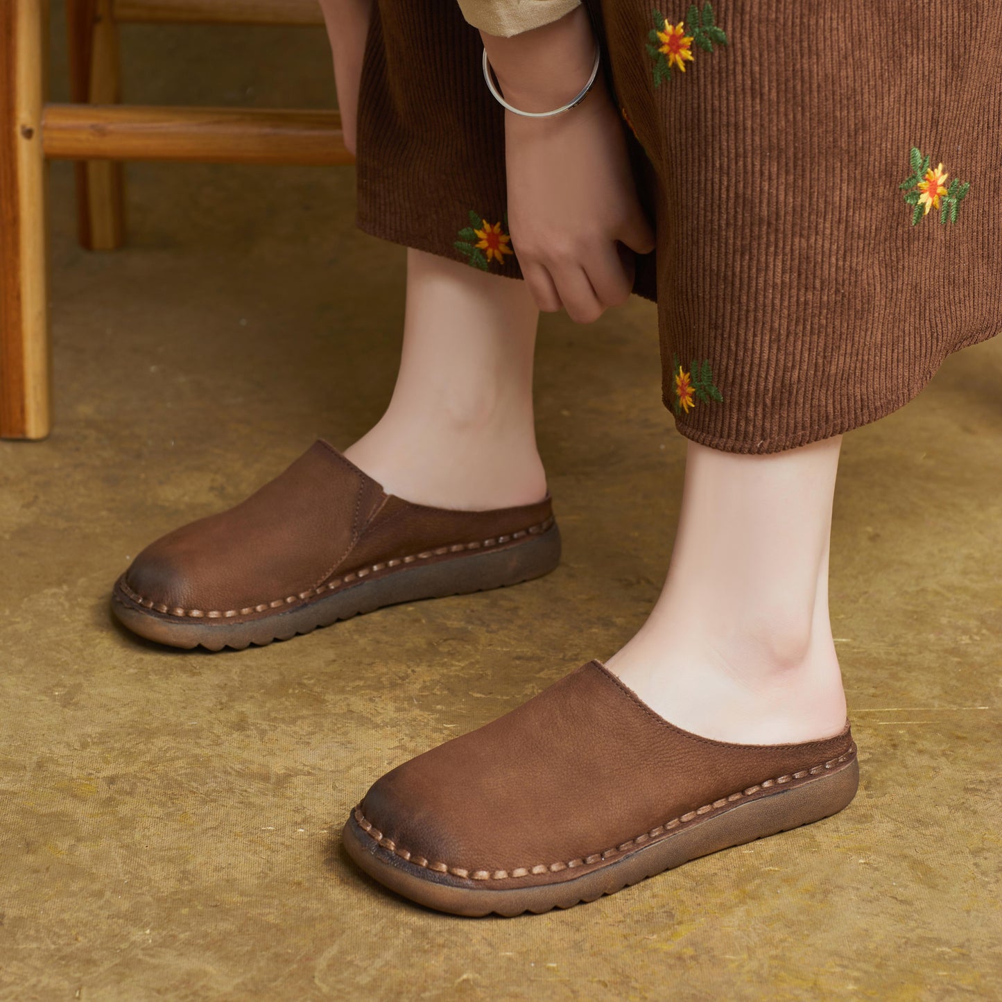 Women's Handmade Leather Minimalist Round Toe Mule Shoes