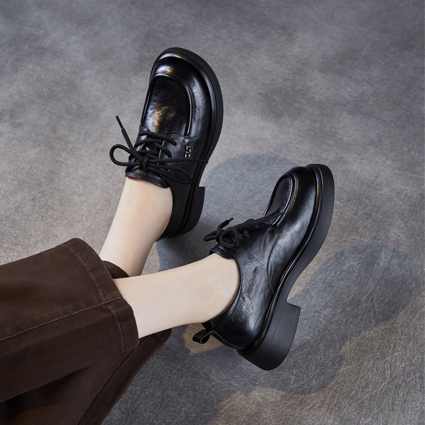 Women’s Leather Round Toe Lace-Up Loafers – Textured Luxury Style