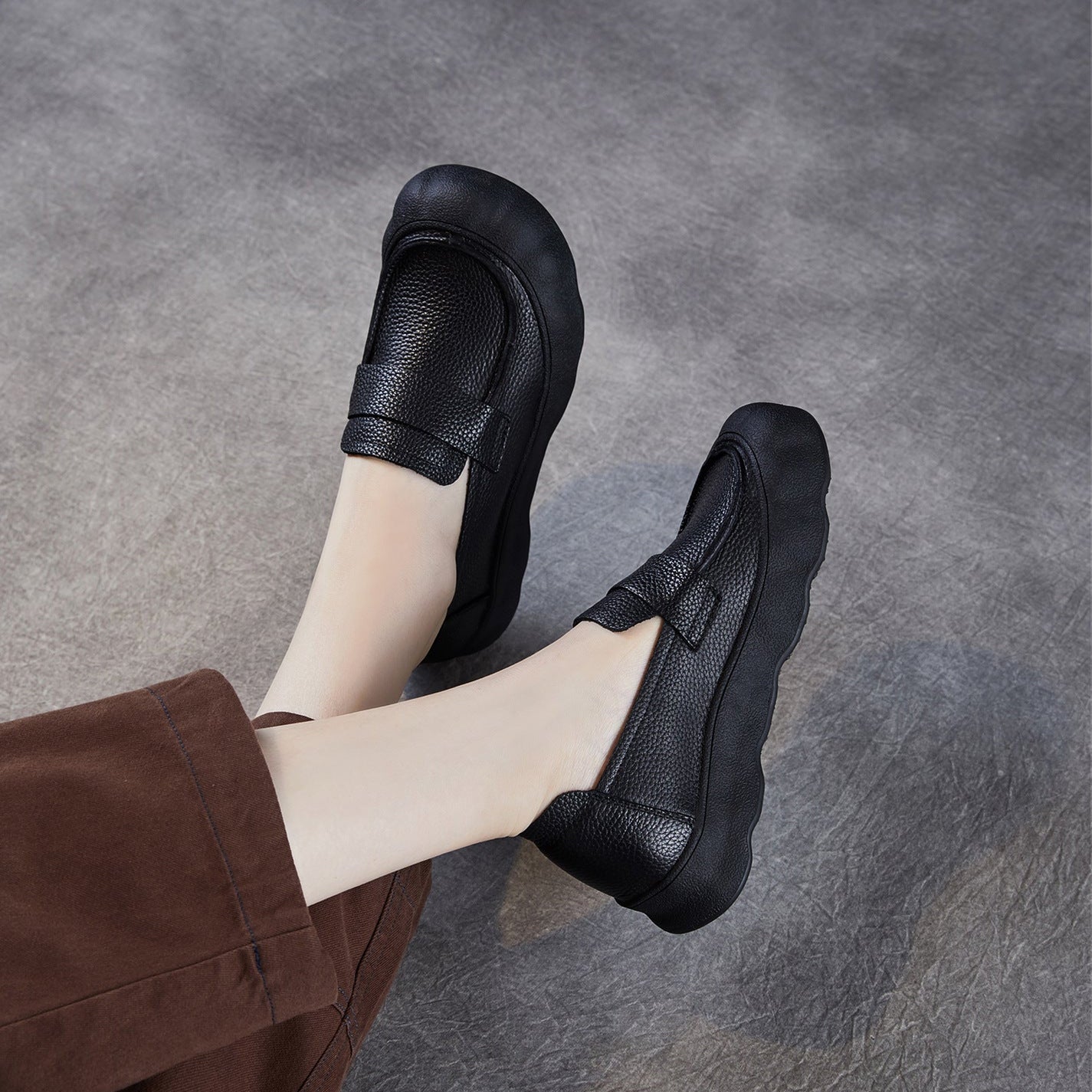 Women’s Retro Slip-On Flat Shoes – Soft Sole Comfortable Casual Style