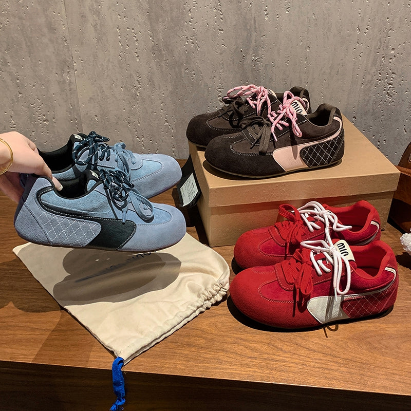 Women‘s Retro Cow Suede Sneakers Vintage Round Toe Double Lace-up Quilting Low Top Flats