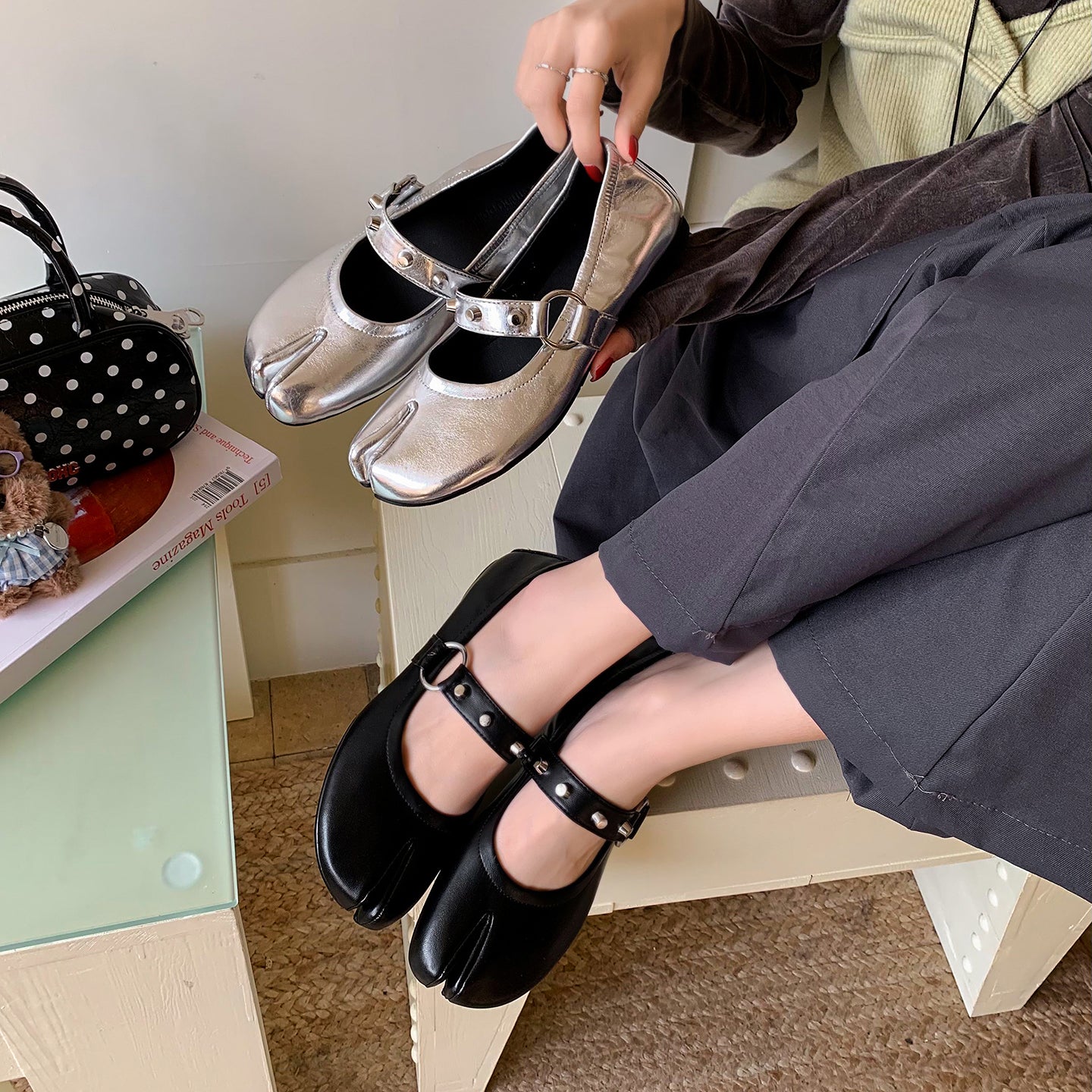 Women‘s Avant-Garde Split Toe Leather Ballet Flats - Luxurious Mary Janes with Studs