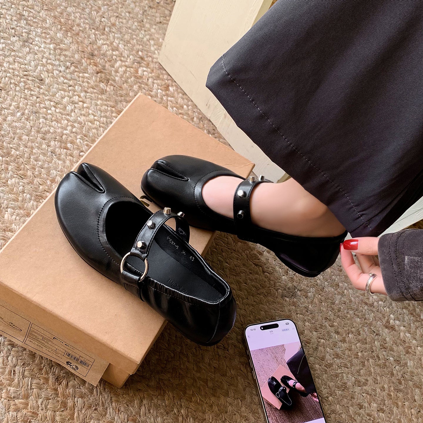 Women‘s Avant-Garde Split Toe Leather Ballet Flats - Luxurious Mary Janes with Studs
