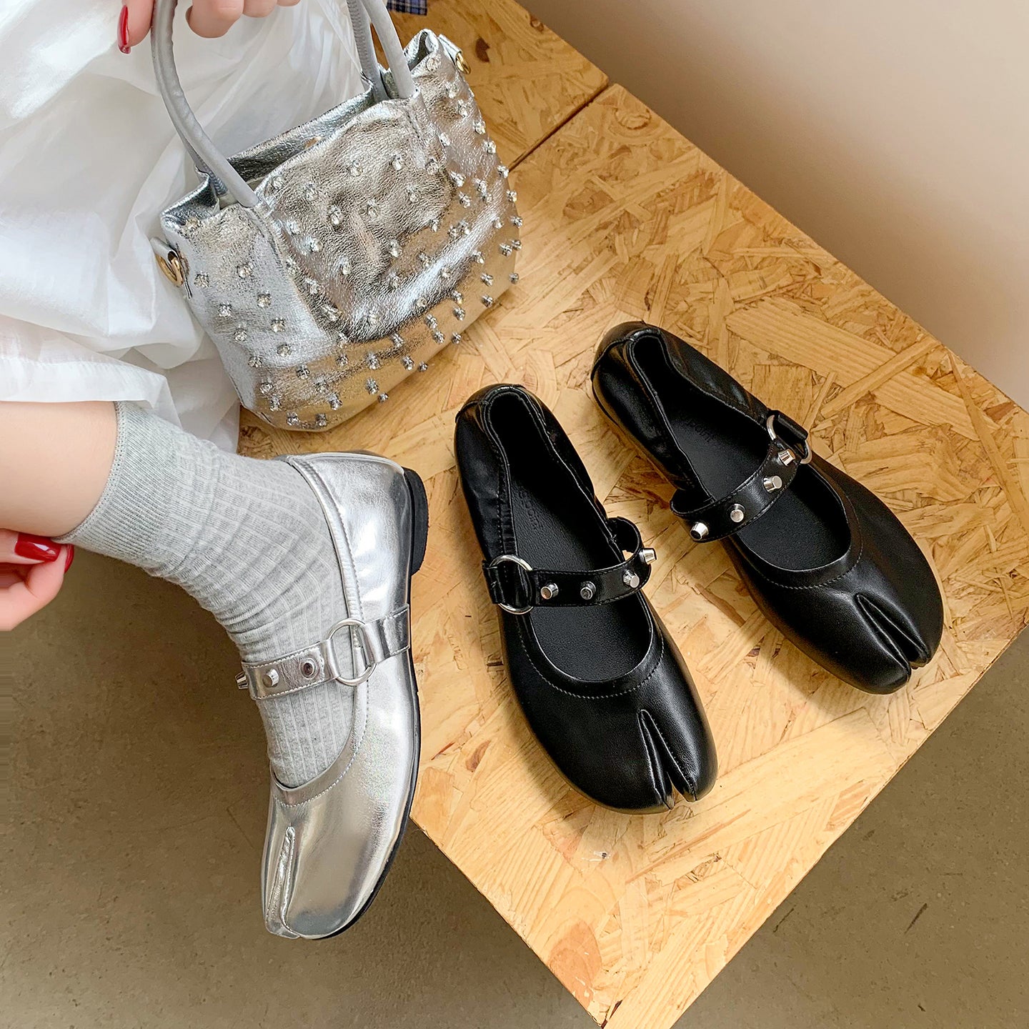 Women‘s Avant-Garde Split Toe Leather Ballet Flats - Luxurious Mary Janes with Studs