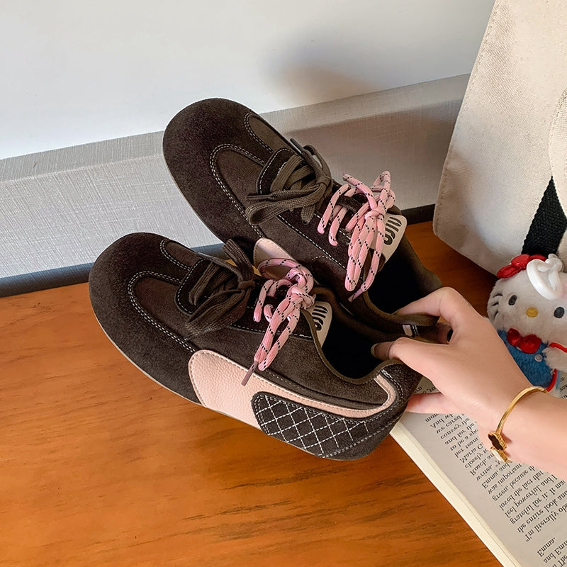 Women‘s Retro Cow Suede Sneakers Vintage Round Toe Double Lace-up Quilting Low Top Flats