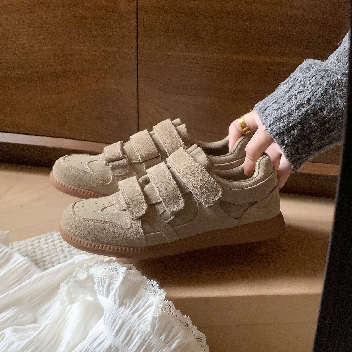 Women's Cow Suede Velcro Sneakers Casual Low Top Retro Platform Trainers