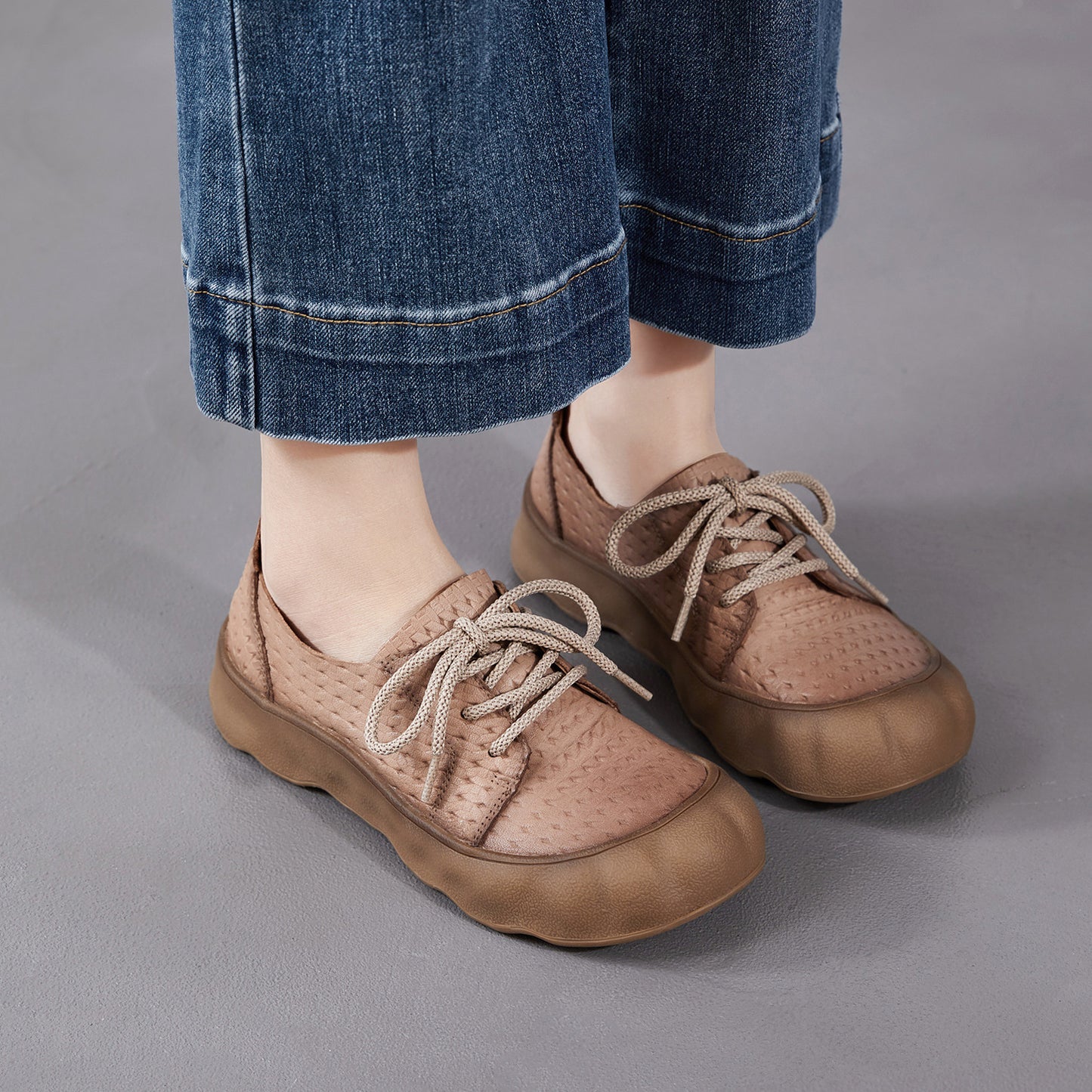 Women’s Retro Embossed Leather Lace-Up Flats – Comfortable Casual Soft Sole Shoes