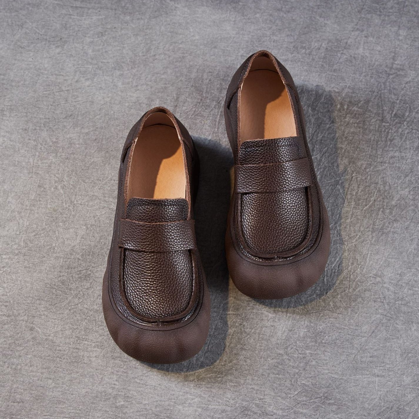 Women’s Retro Slip-On Flat Shoes – Soft Sole Comfortable Casual Style