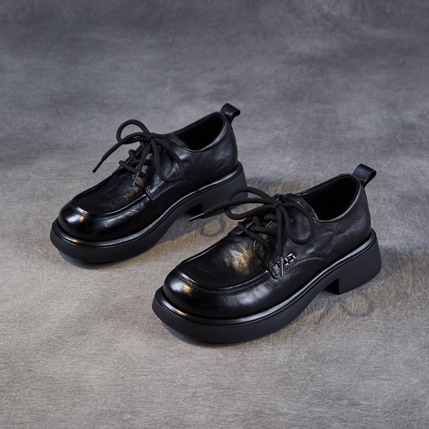 Women’s Leather Round Toe Lace-Up Loafers – Textured Luxury Style