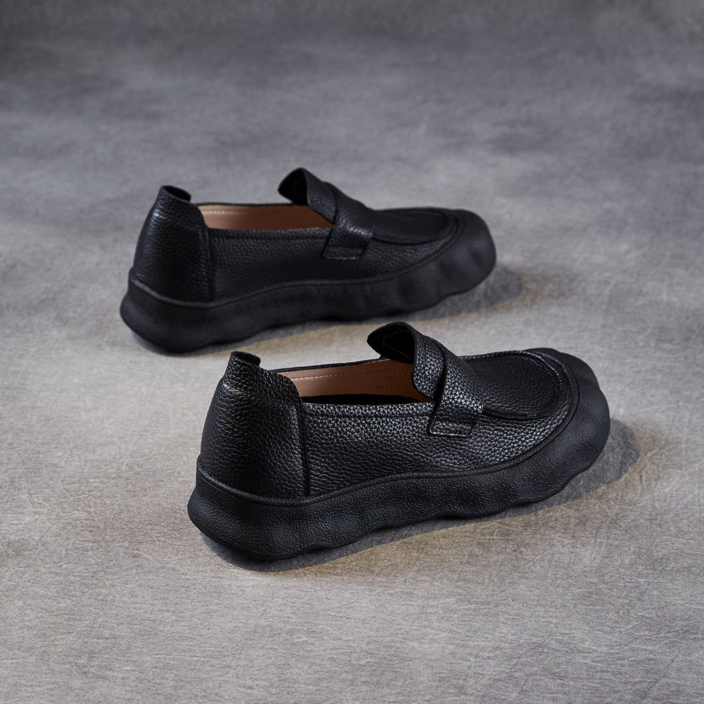 Women’s Retro Slip-On Flat Shoes – Soft Sole Comfortable Casual Style