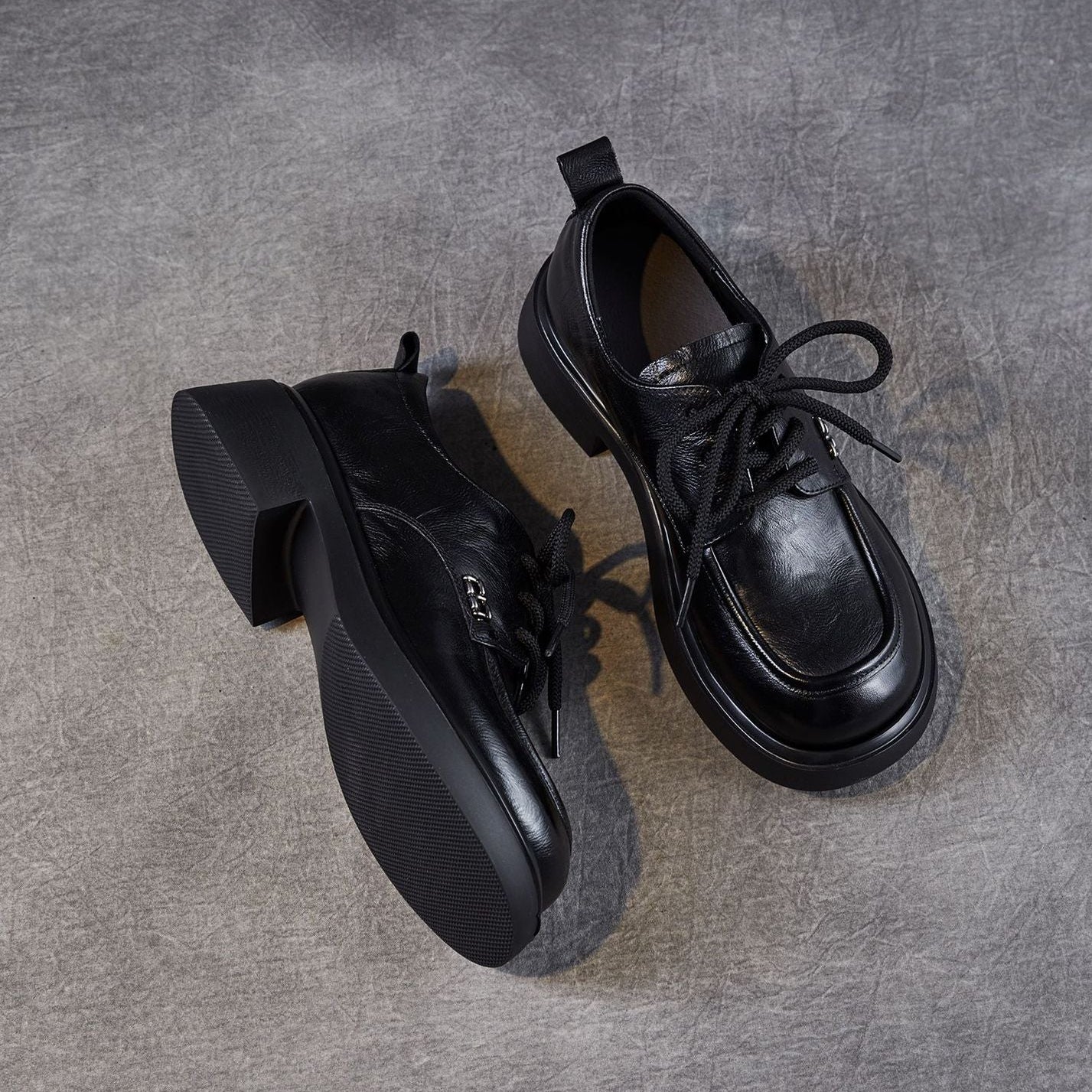 Women’s Leather Round Toe Lace-Up Loafers – Textured Luxury Style