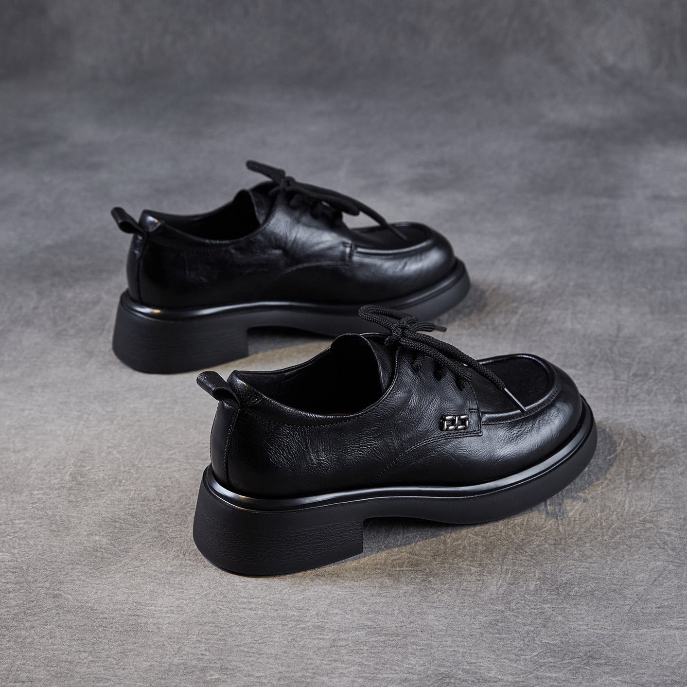Women’s Leather Round Toe Lace-Up Loafers – Textured Luxury Style