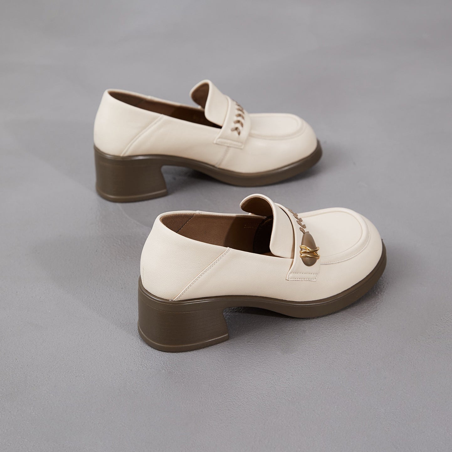 Women's Retro Sheepskin Loafers Vintage Round Toe Woven Strap Chunky Heels