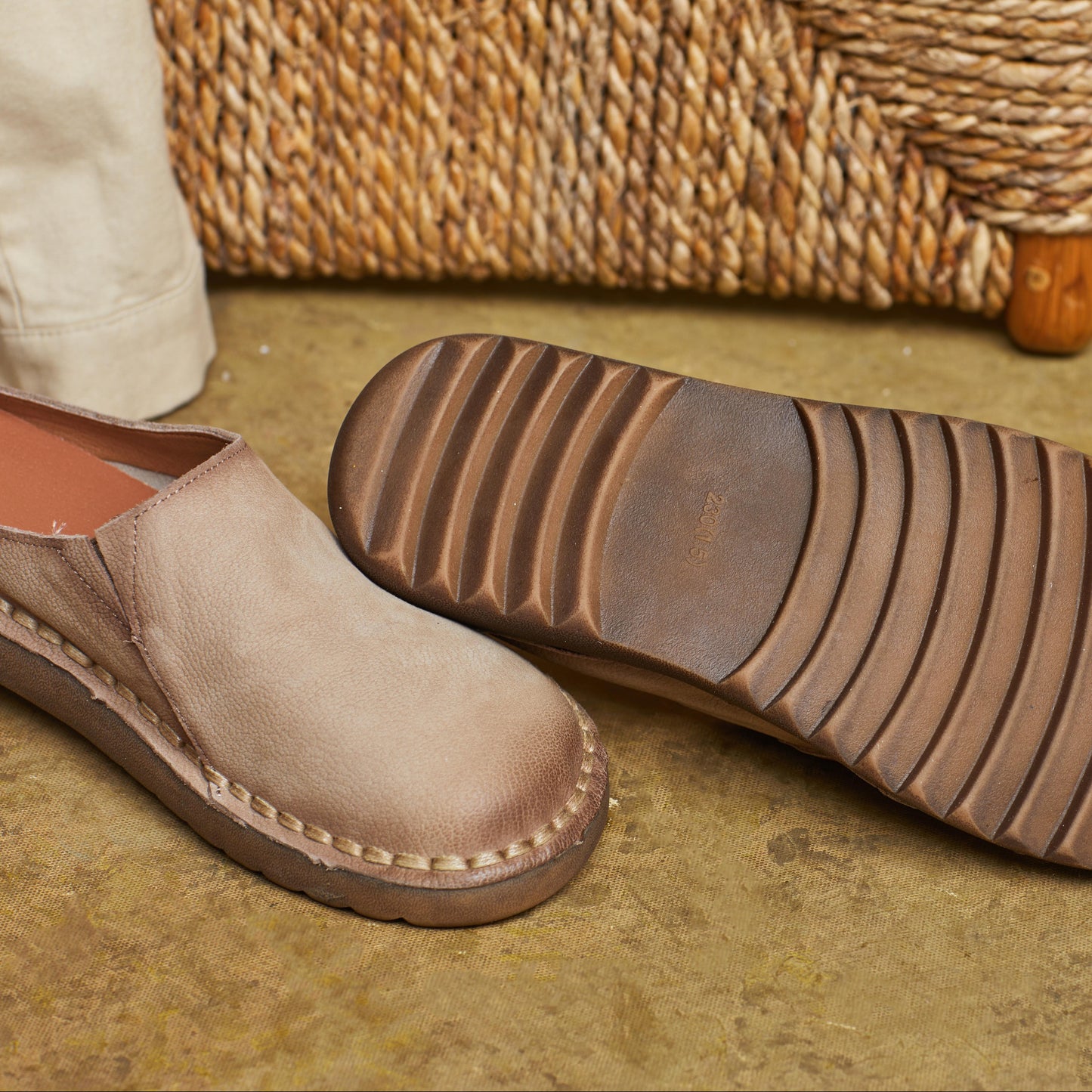 Women's Handmade Leather Minimalist Round Toe Mule Shoes