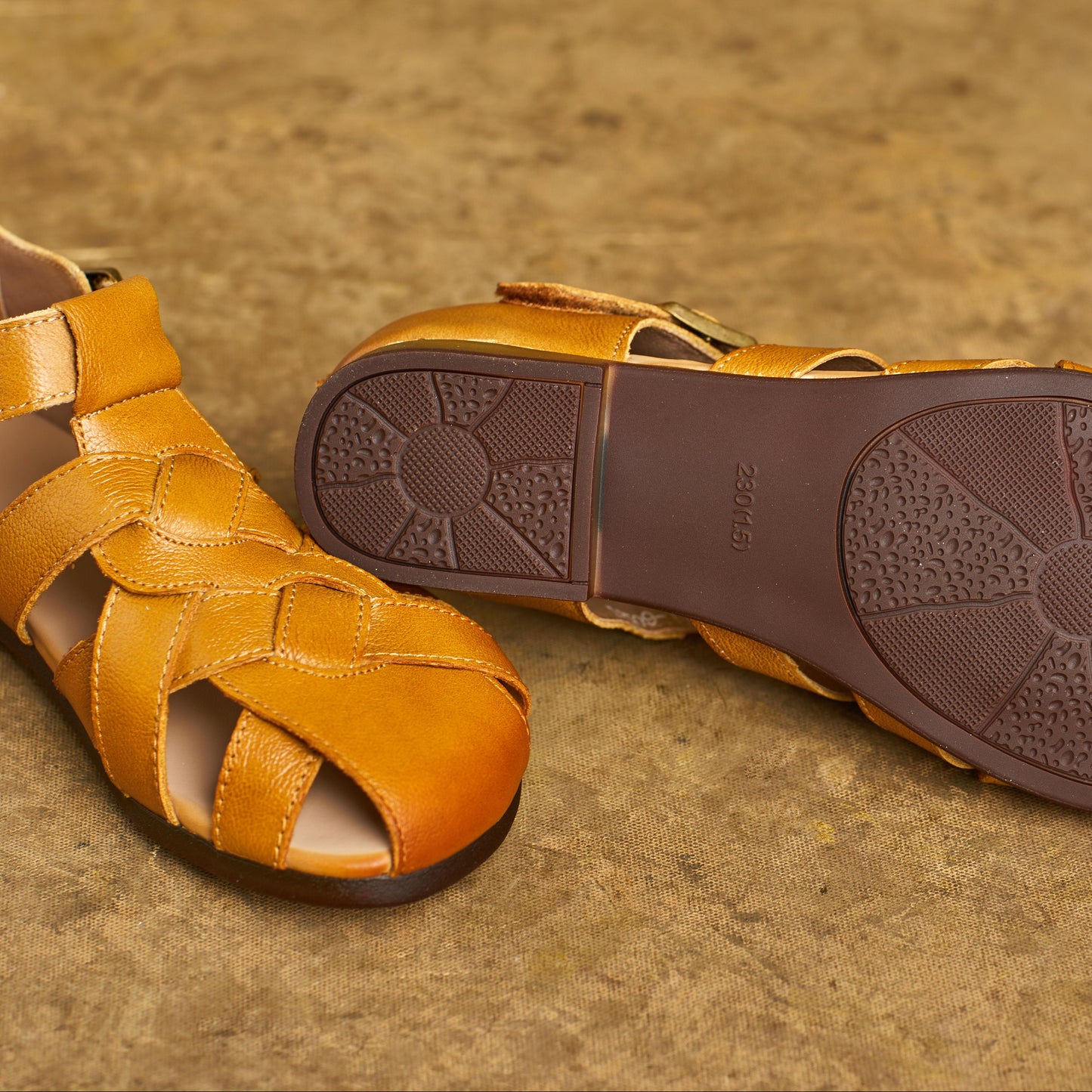 Women Handmade Leather Closed Toe Flat Comfort Buckle Fisherman Shoes Sandals