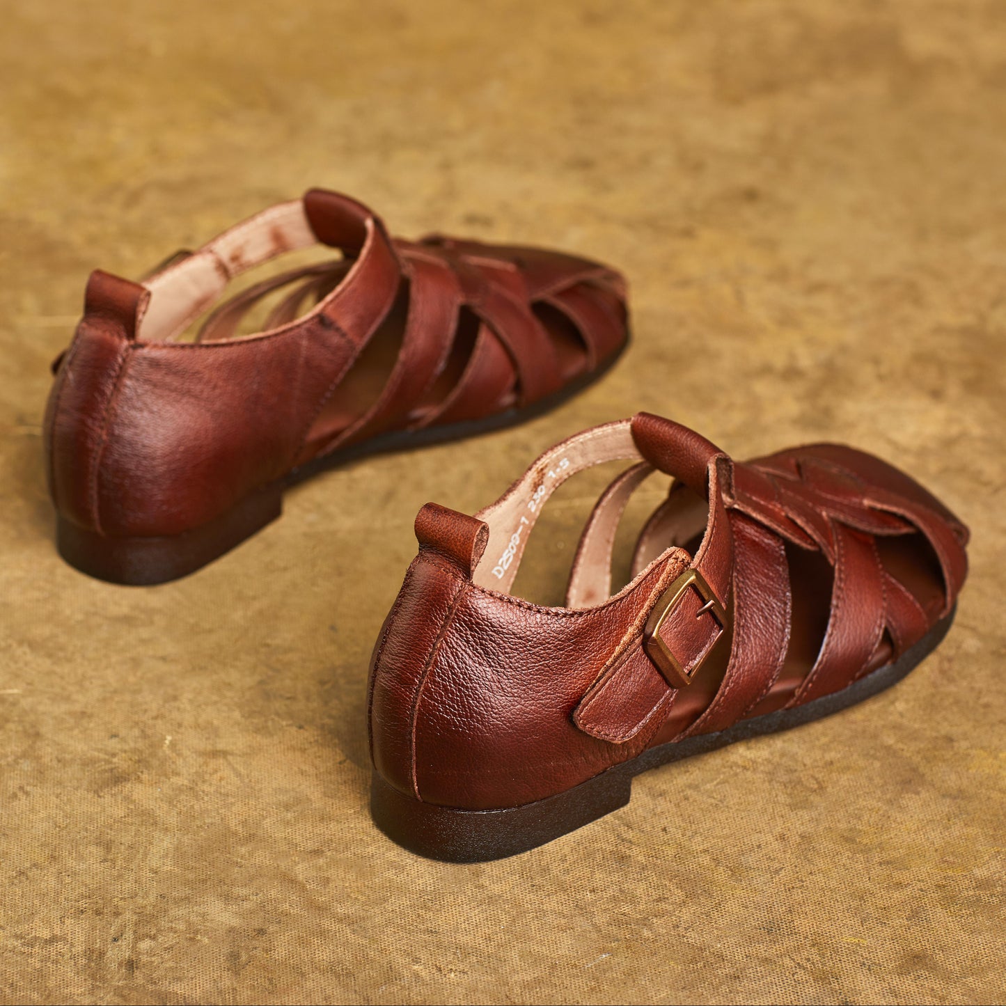 Women Handmade Leather Closed Toe Flat Comfort Buckle Fisherman Shoes Sandals