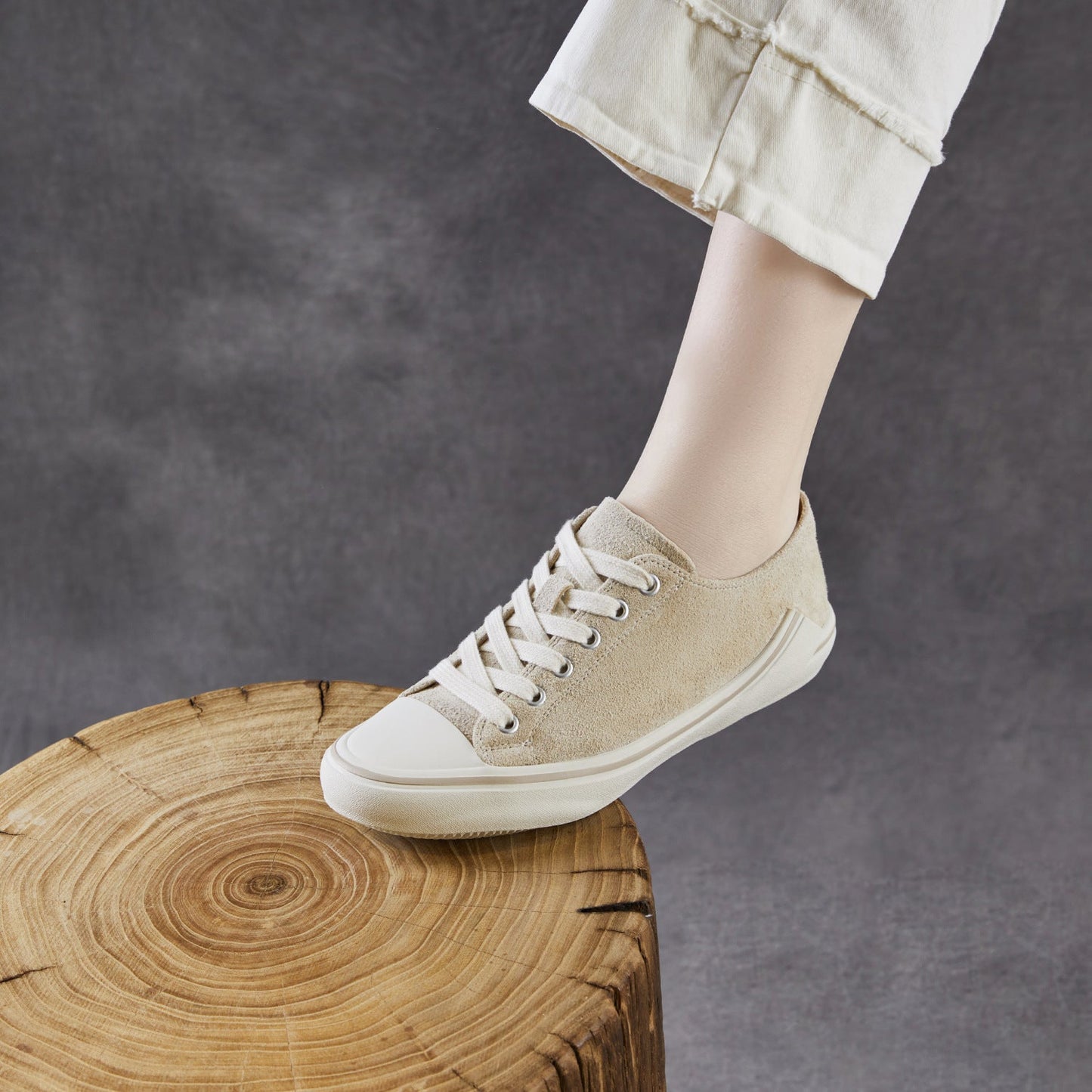 Women‘s Retro Suede Sneakers Vintage Round Toe Low Top Lace-up Flat Walking Shoes