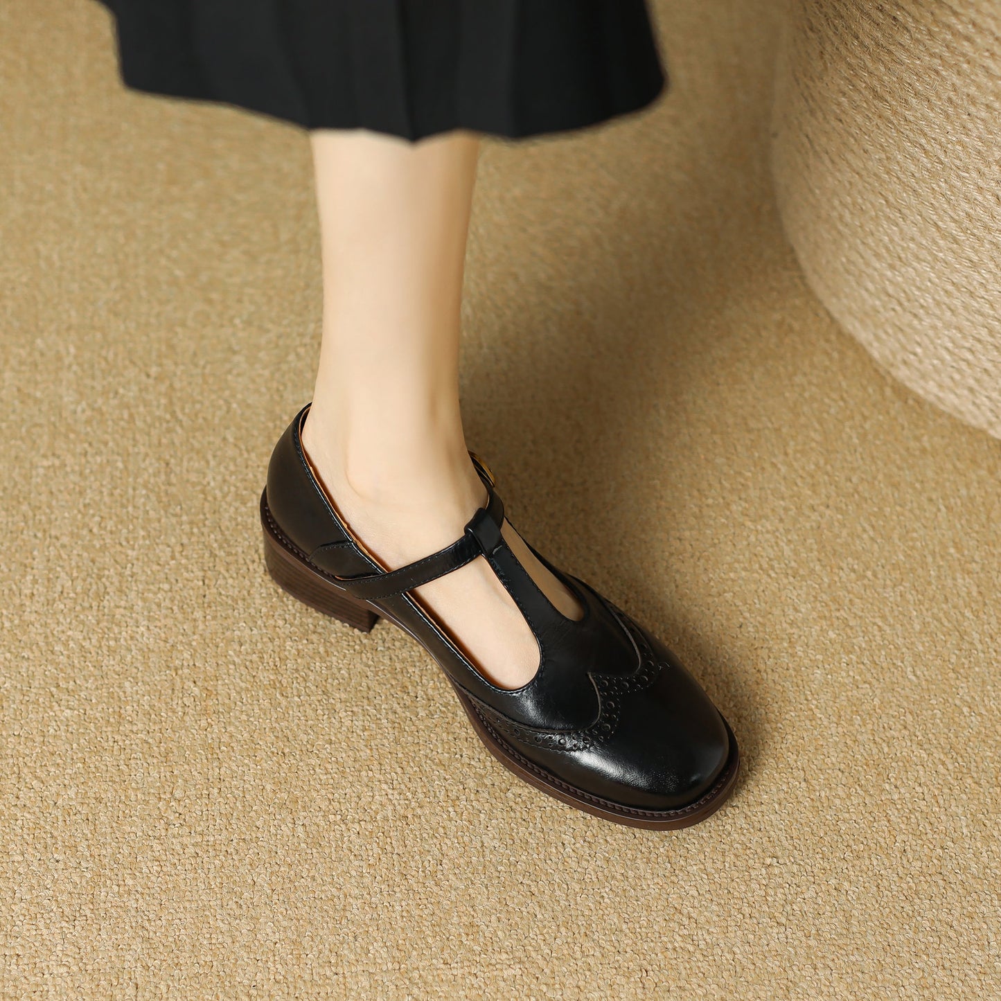 Elegant Women's Leather T-Strap Mary Jane Brogue Shoes – Vintage Low Heel
