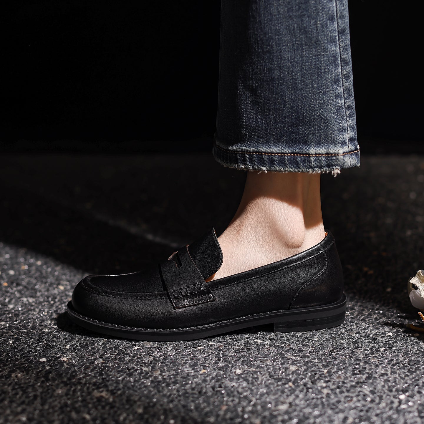Women's Retro Leather Loafers Vintage Round Toe Slip-on Penny Flats