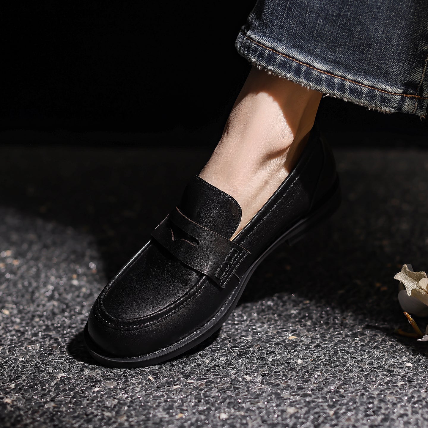 Women's Retro Leather Loafers Vintage Round Toe Slip-on Penny Flats