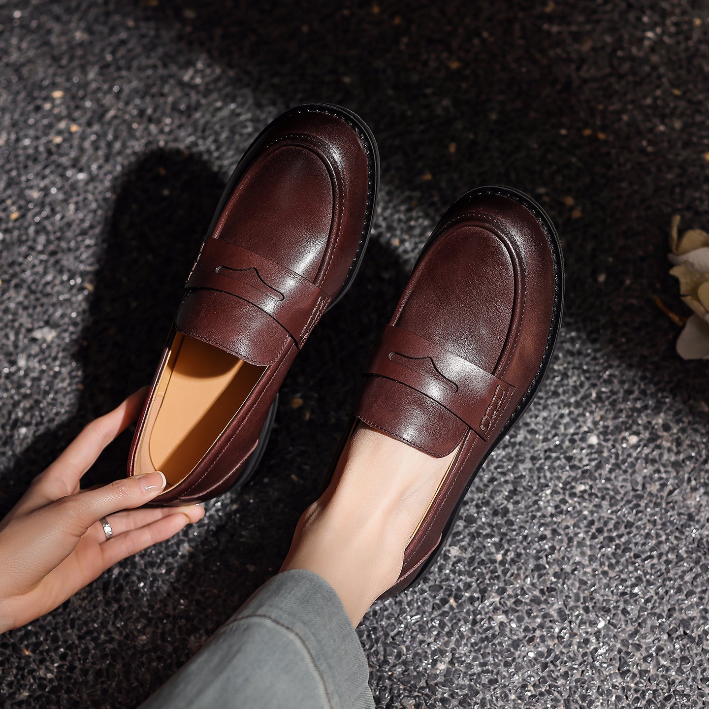 Women's Retro Leather Loafers Vintage Round Toe Slip-on Penny Flats