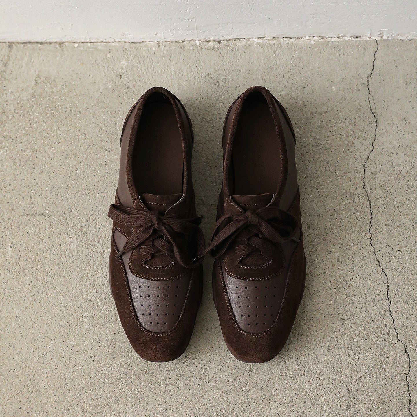 Women's Retro Patchwork Sneakers Vintage Round Toe Perforated Lace-up Flats