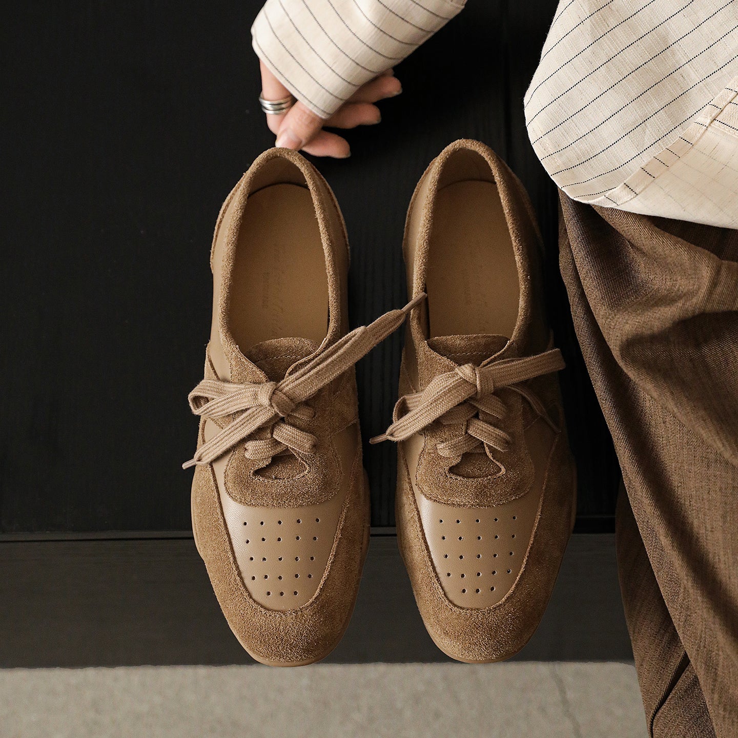 Women's Retro Patchwork Sneakers Vintage Round Toe Perforated Lace-up Flats