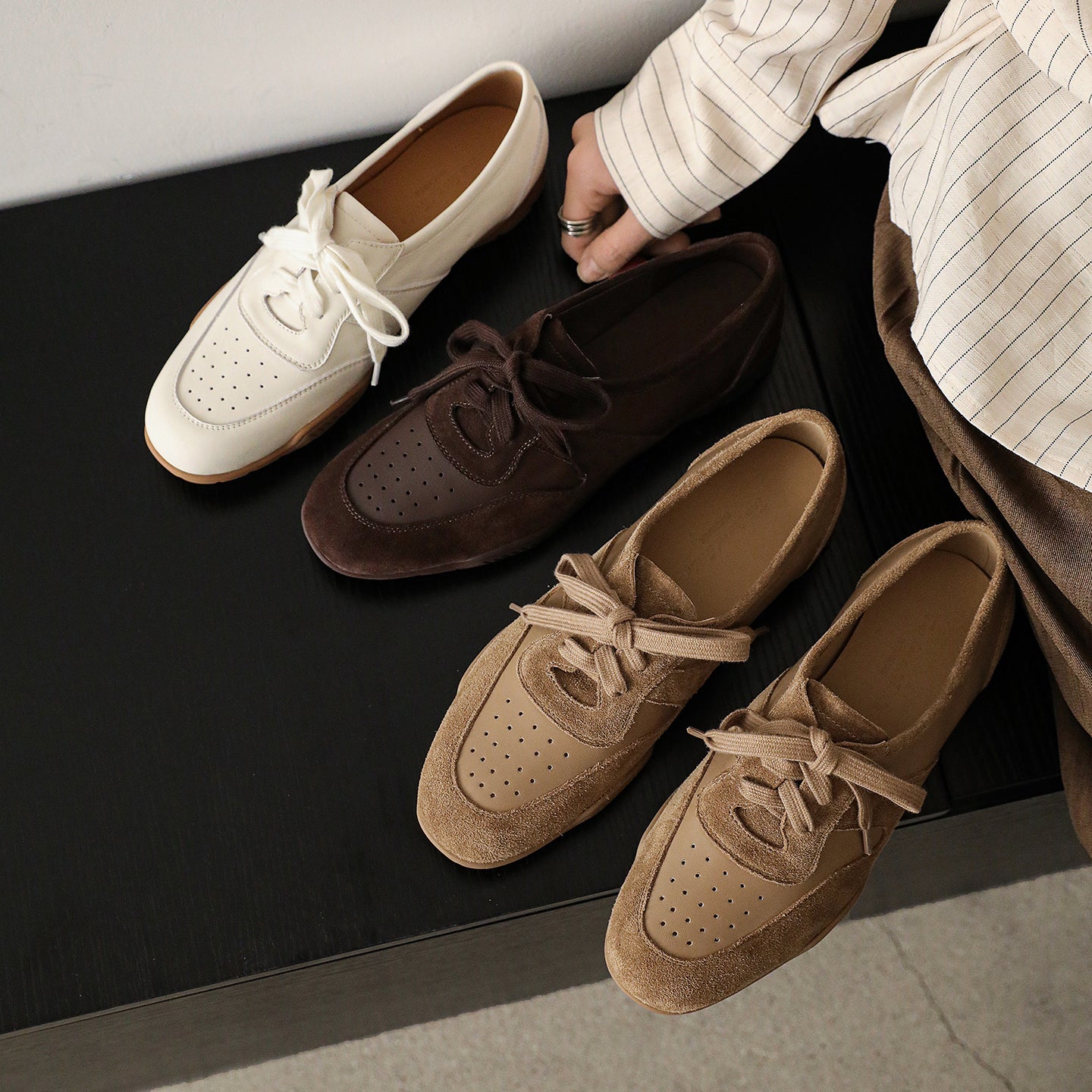 Women's Retro Patchwork Sneakers Vintage Round Toe Perforated Lace-up Flats