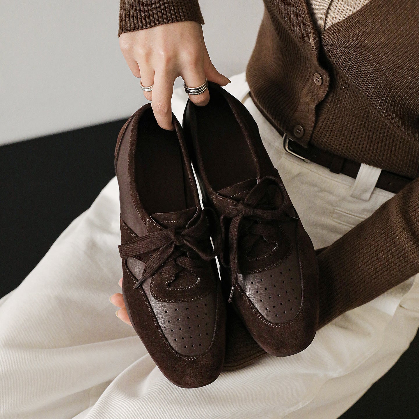 Women's Retro Patchwork Sneakers Vintage Round Toe Perforated Lace-up Flats