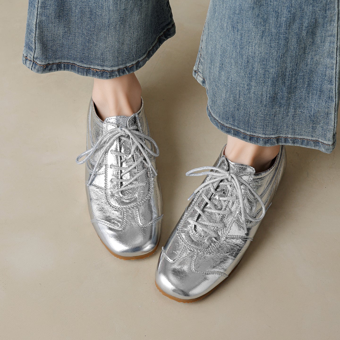 Women’s Soft Leather Flat Sneakers – Stylish Comfortable Casual Shoes