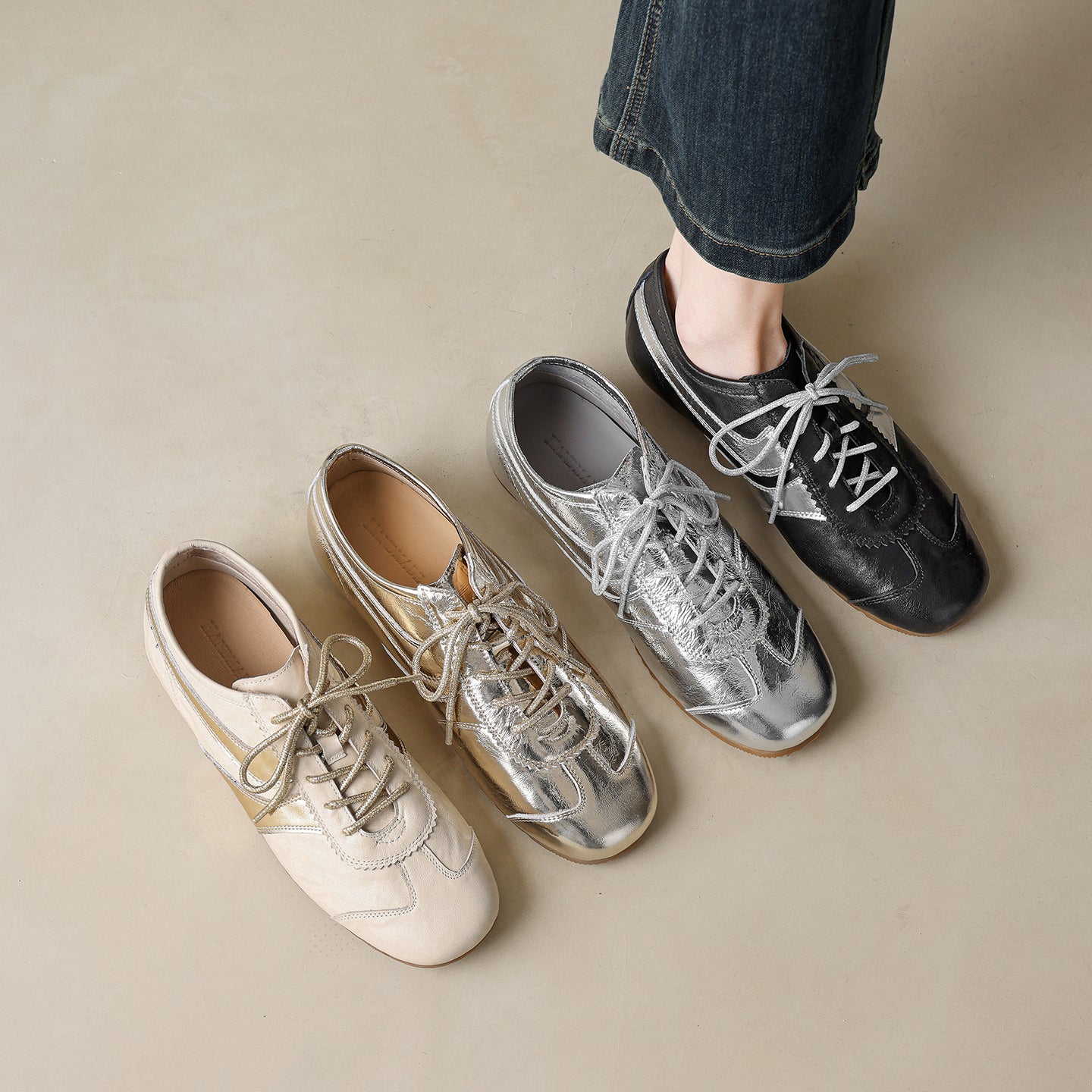 Women’s Soft Leather Flat Sneakers – Stylish Comfortable Casual Shoes