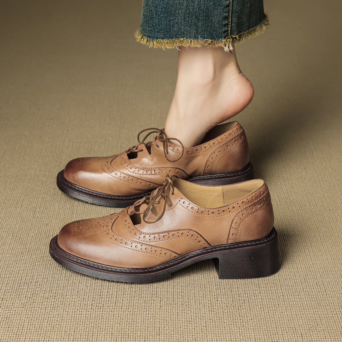 Women's Retro Cowhide Brogues Vintage Round Toe Cutout Lace-up Block Heel Oxfords