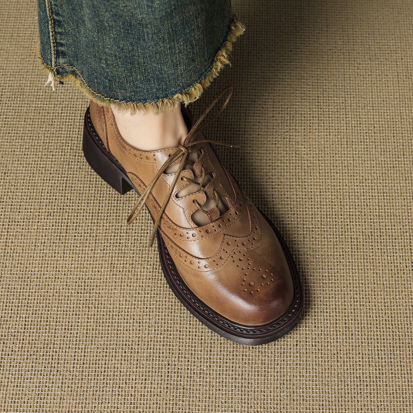 Women's Retro Cowhide Brogues Vintage Round Toe Cutout Lace-up Block Heel Oxfords