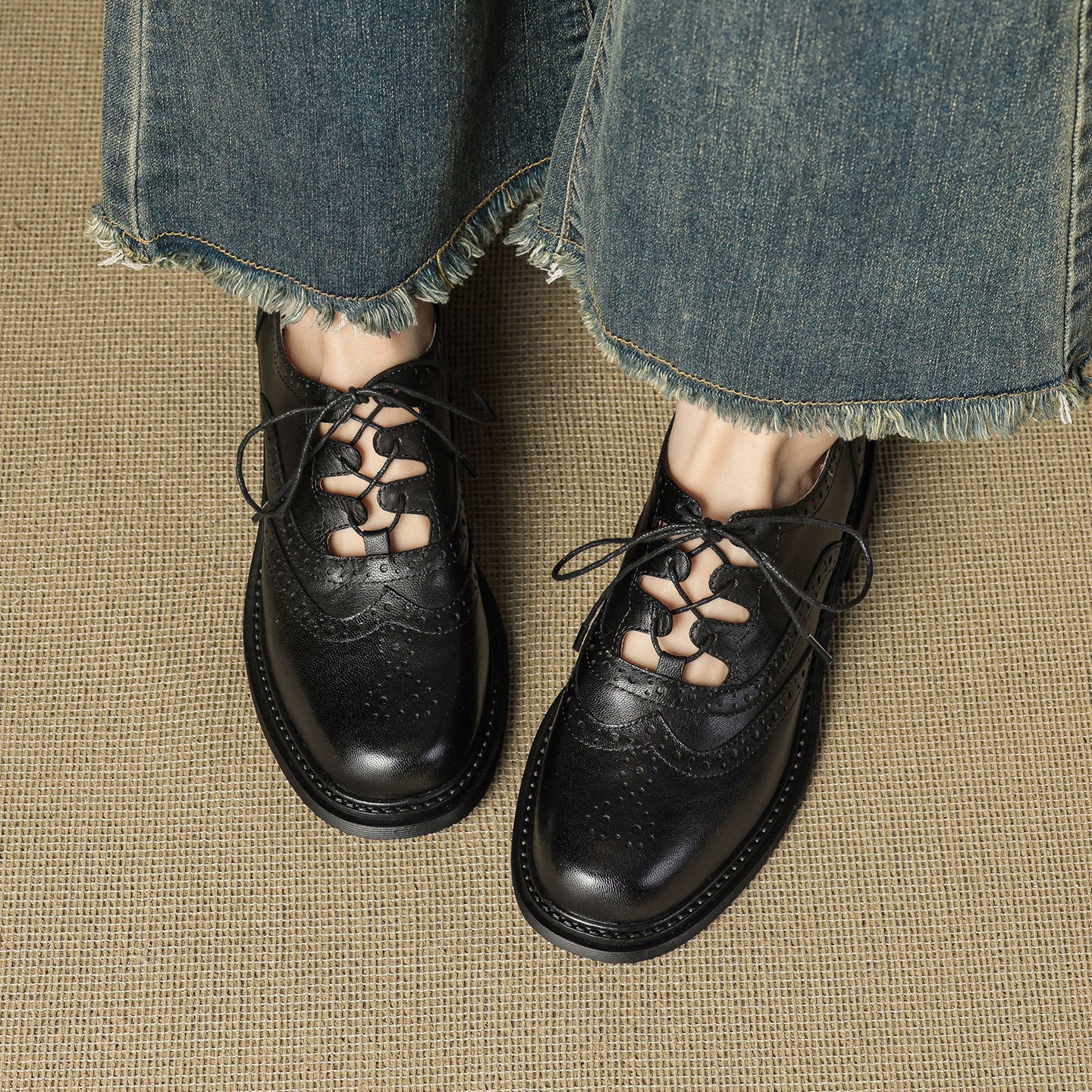 Women's Retro Cowhide Brogues Vintage Round Toe Cutout Lace-up Block Heel Oxfords