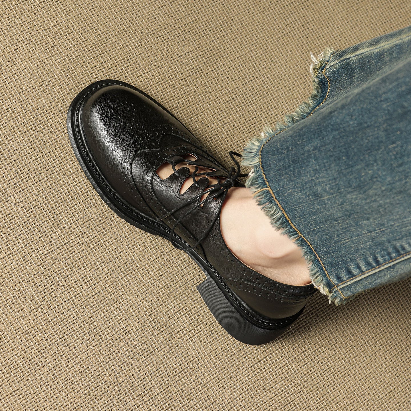 Women's Retro Cowhide Brogues Vintage Round Toe Cutout Lace-up Block Heel Oxfords