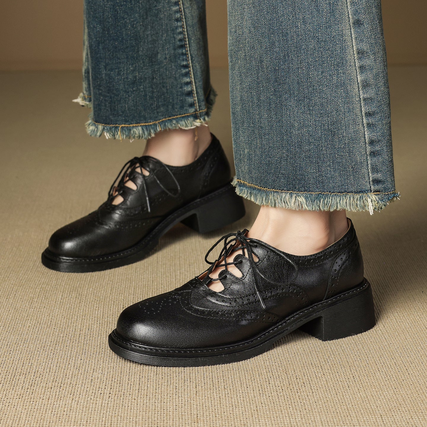 Women's Retro Cowhide Brogues Vintage Round Toe Cutout Lace-up Block Heel Oxfords