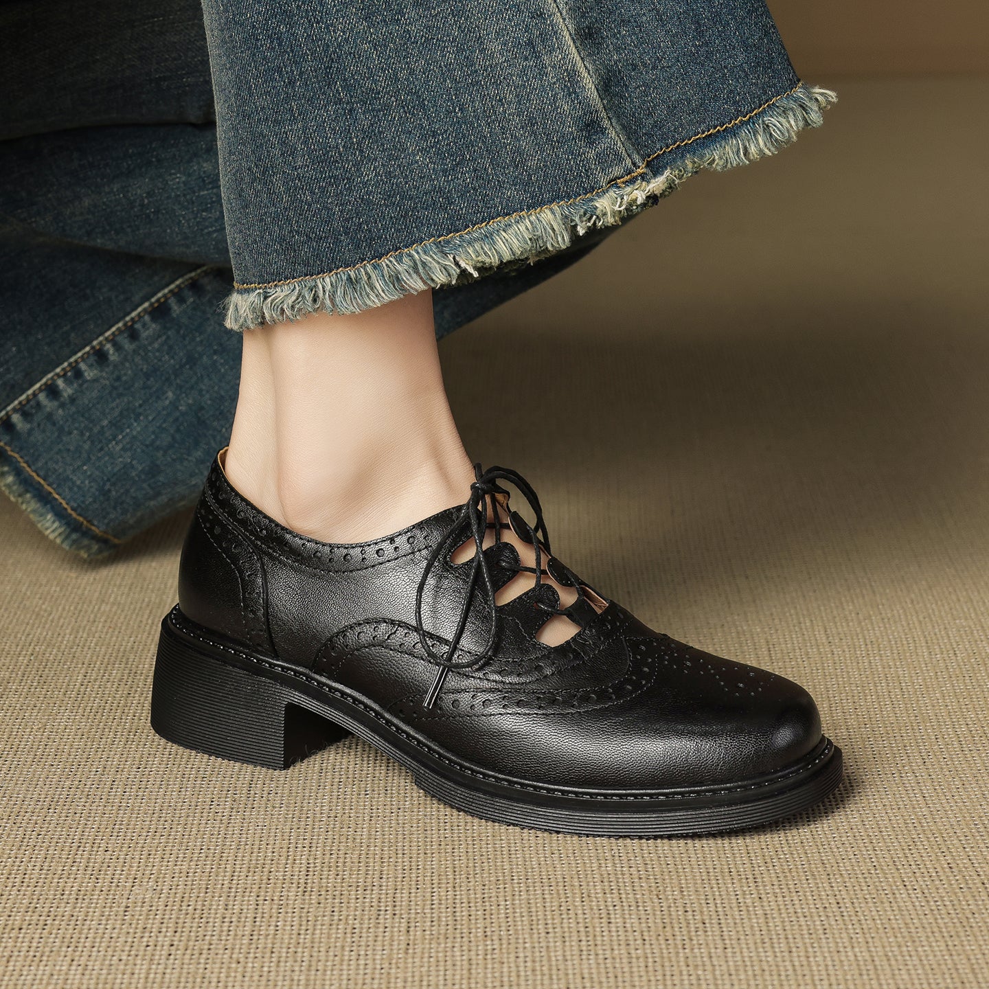 Women's Retro Cowhide Brogues Vintage Round Toe Cutout Lace-up Block Heel Oxfords