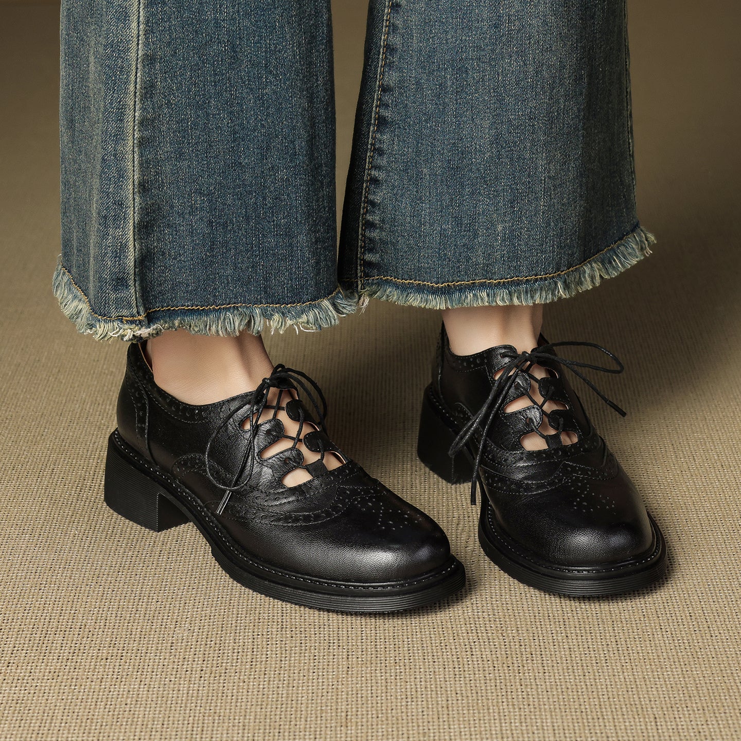 Women's Retro Cowhide Brogues Vintage Round Toe Cutout Lace-up Block Heel Oxfords