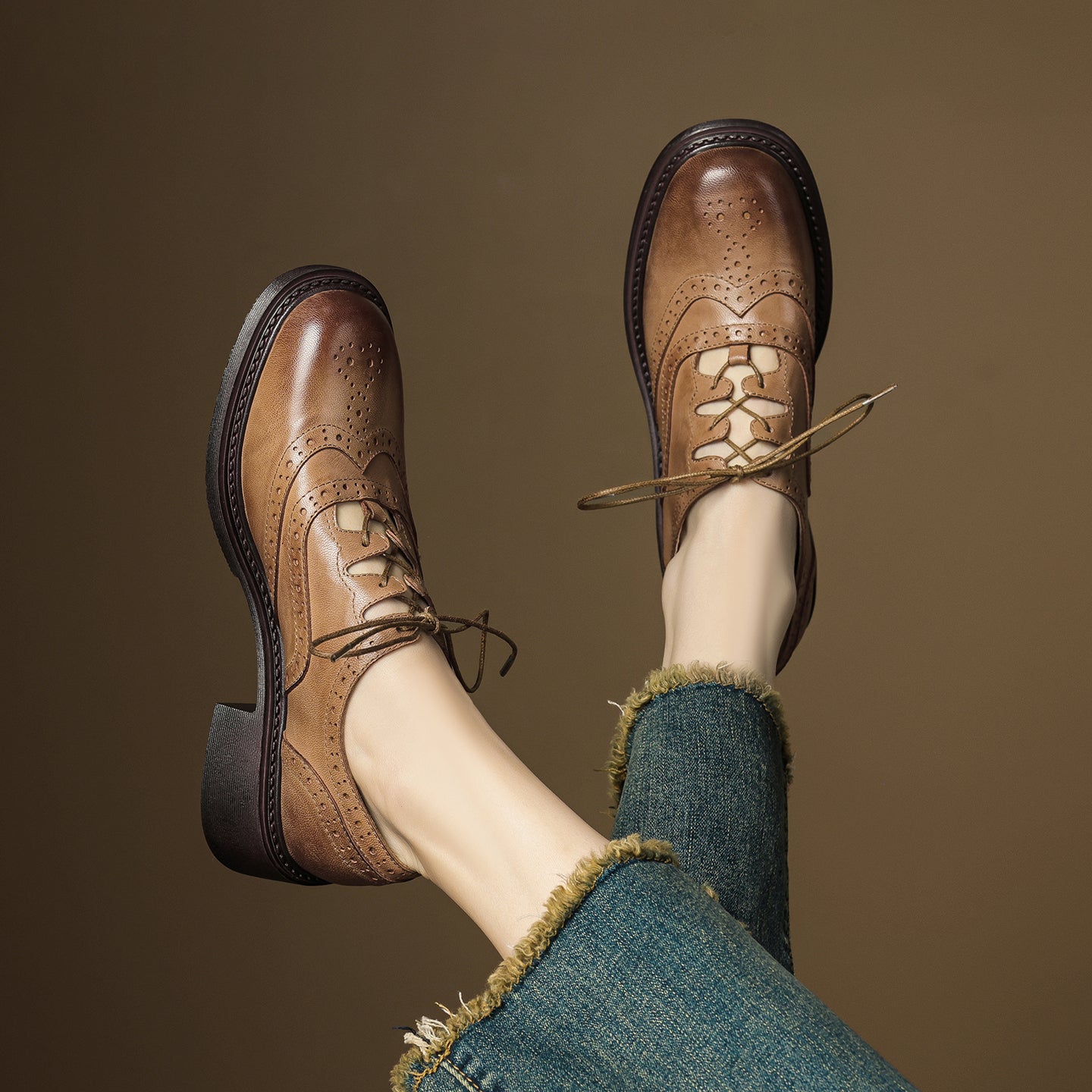 Women's Retro Cowhide Brogues Vintage Round Toe Cutout Lace-up Block Heel Oxfords