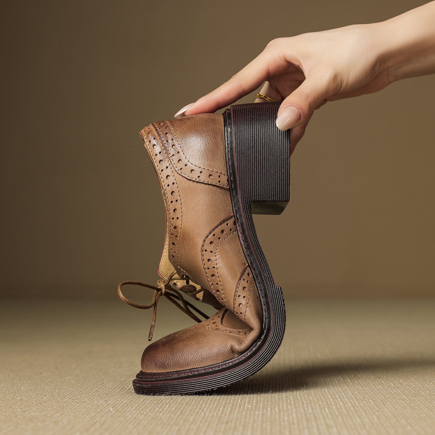 Women's Retro Cowhide Brogues Vintage Round Toe Cutout Lace-up Block Heel Oxfords