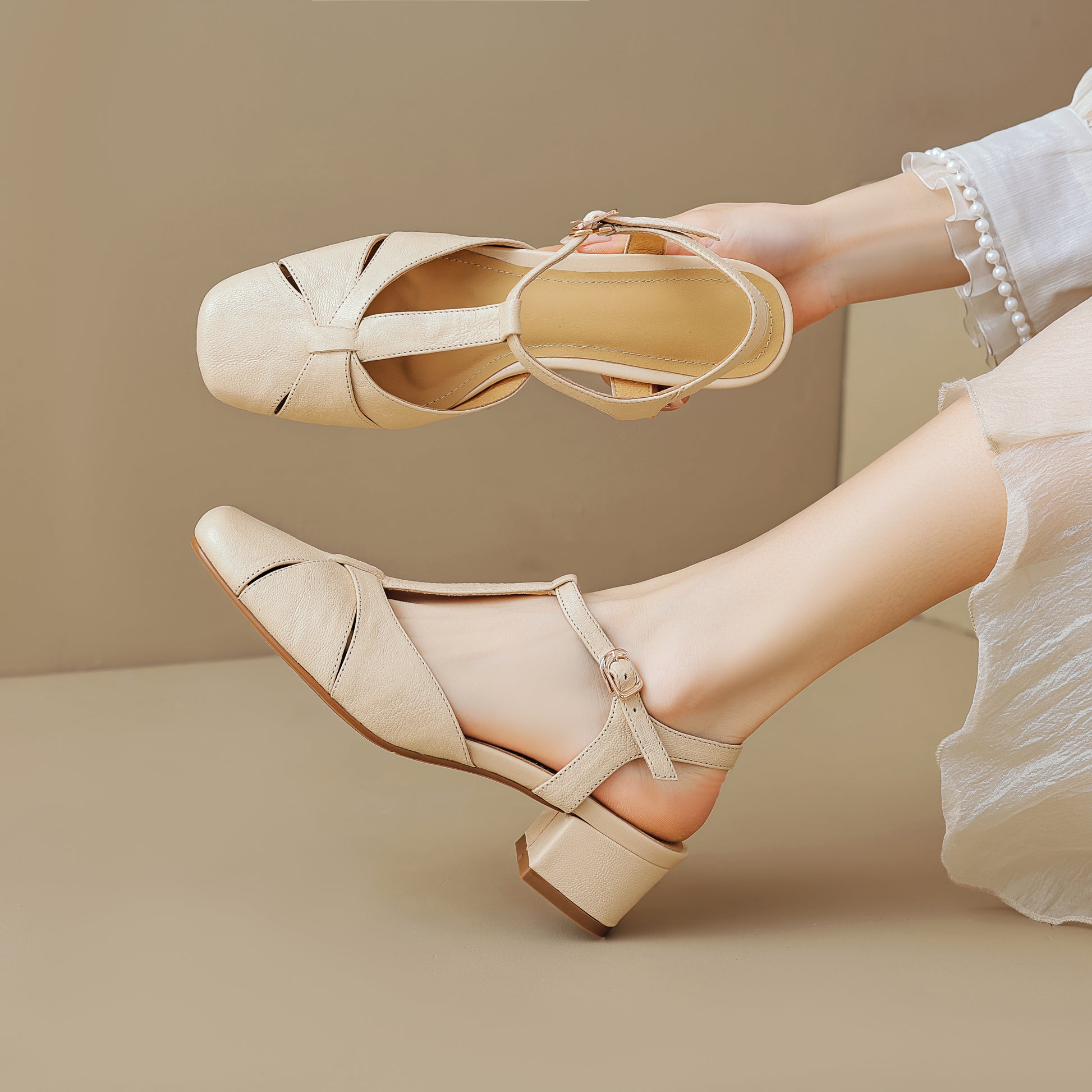 Women's Closed Toe Open Heel Retro T-Strap Buckle Chunky Sandals - RetroStep