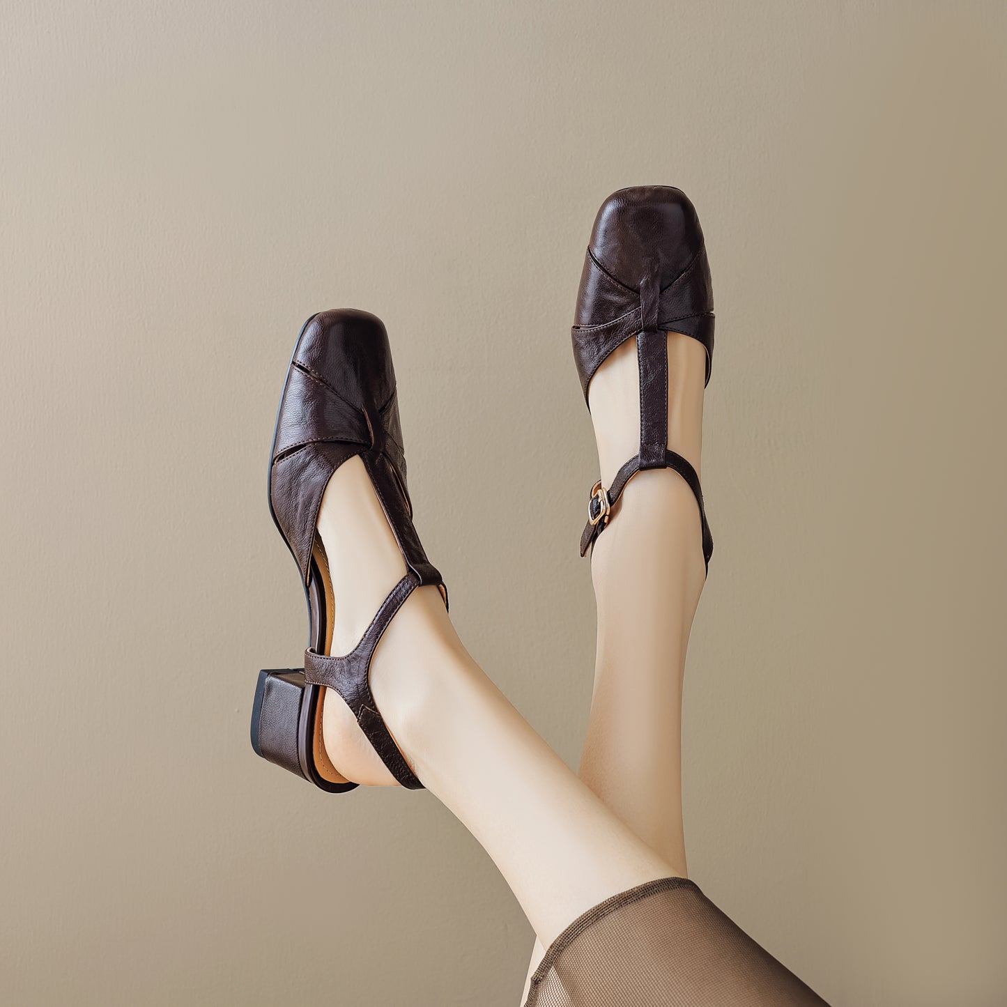 Women's Closed Toe Open Heel Retro T-Strap Buckle Chunky Sandals - RetroStep