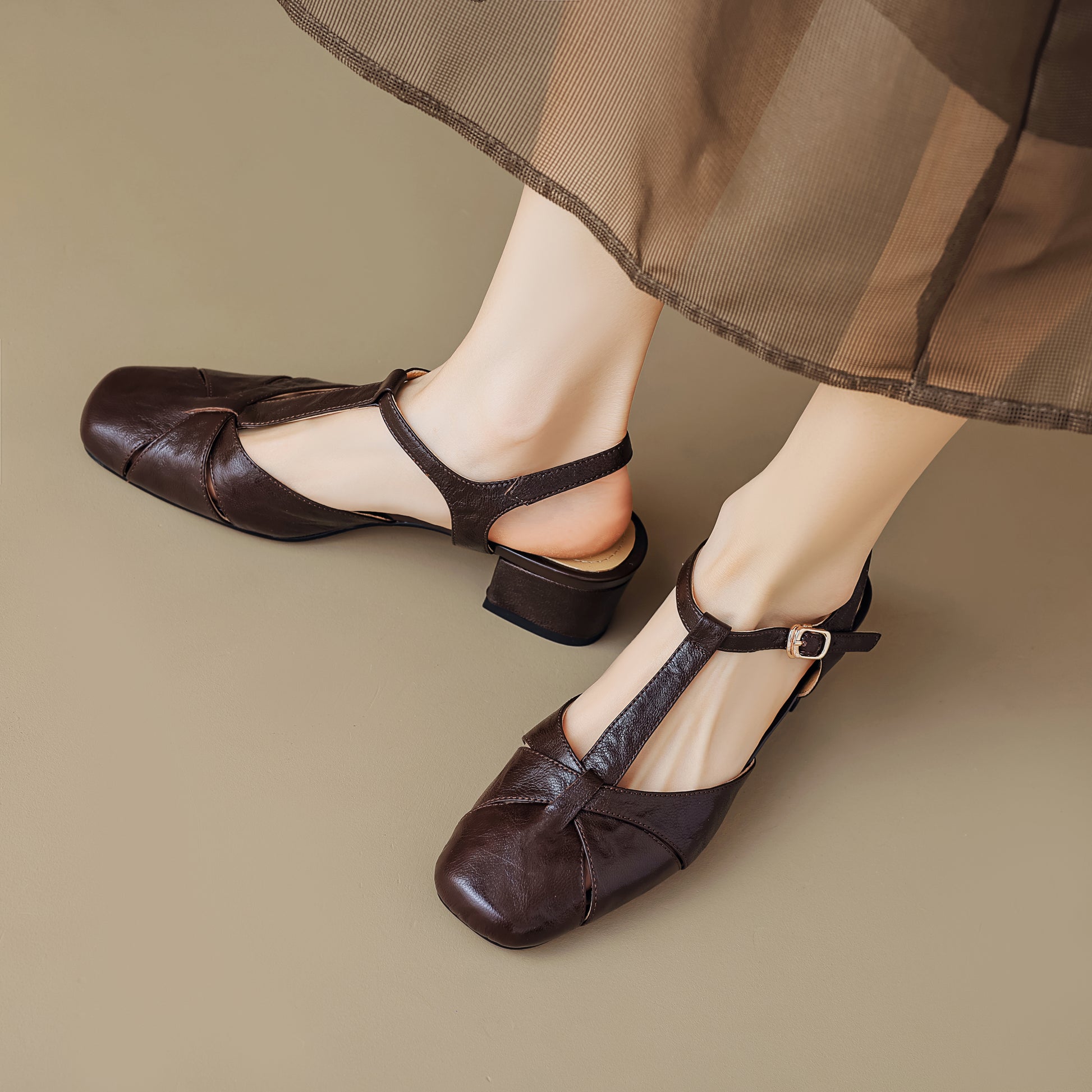Women's Closed Toe Open Heel Retro T-Strap Buckle Chunky Sandals - RetroStep