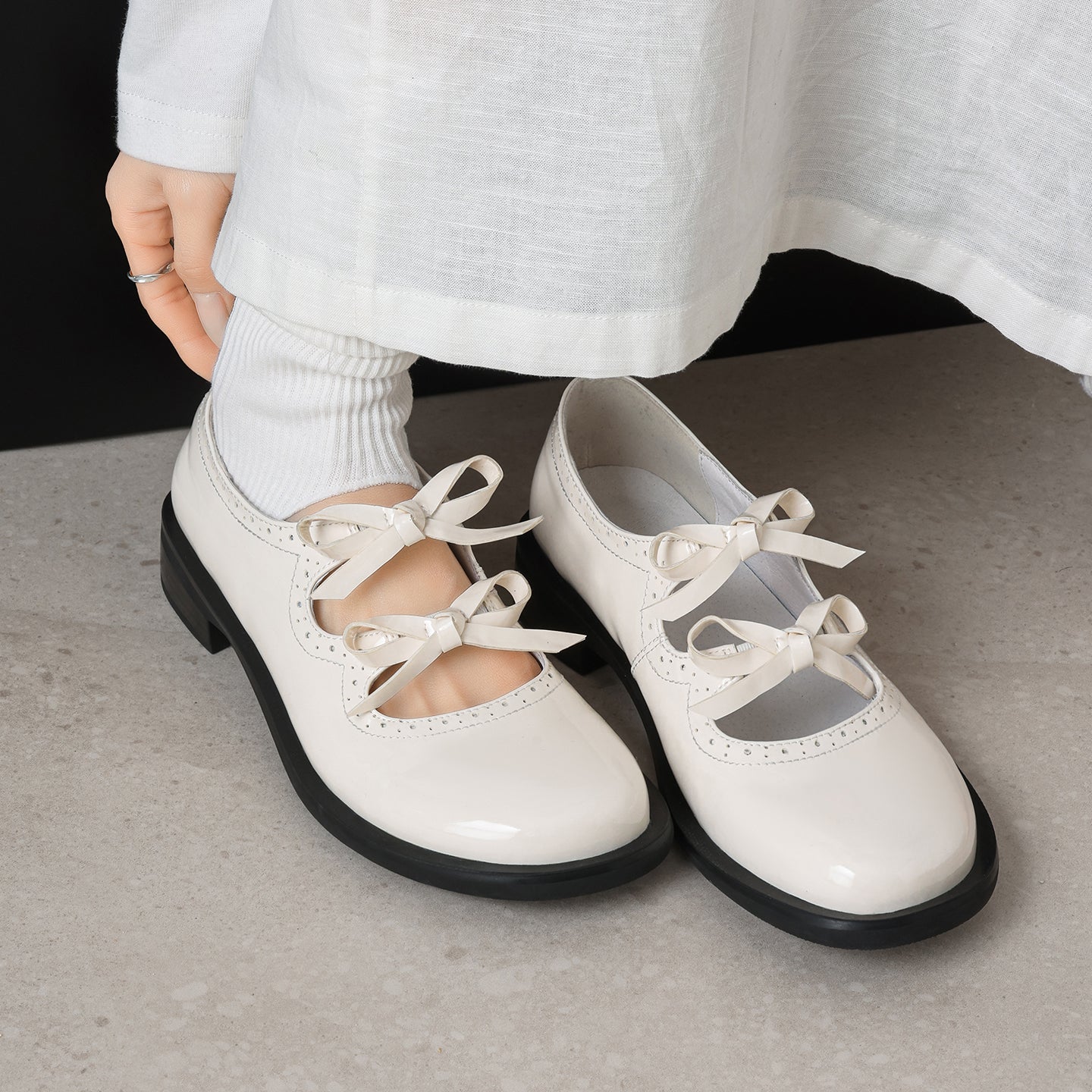 Women's French Style Sweet Bow Leather Shoes - Vintage Scalloped Mary Janes