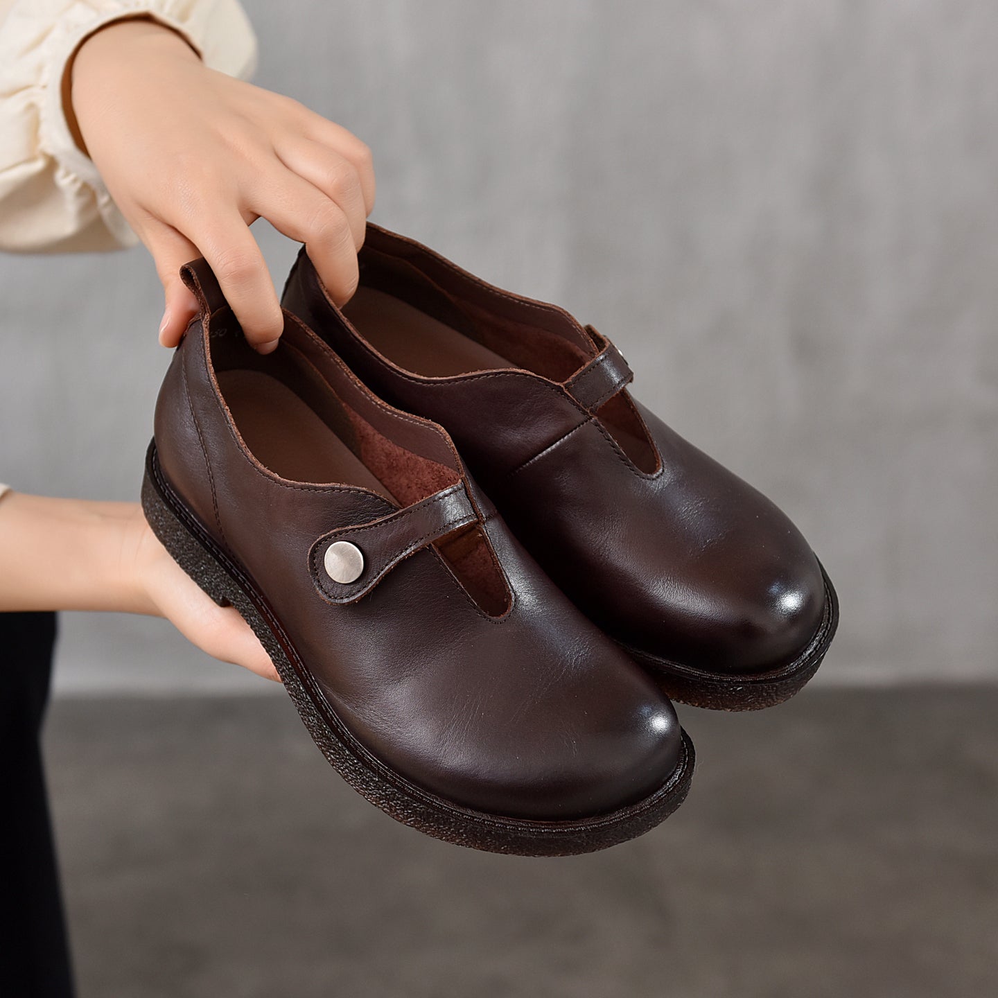 Women’s Vintage Leather Loafers – Round Toe Buckle Strap Comfortable Flats