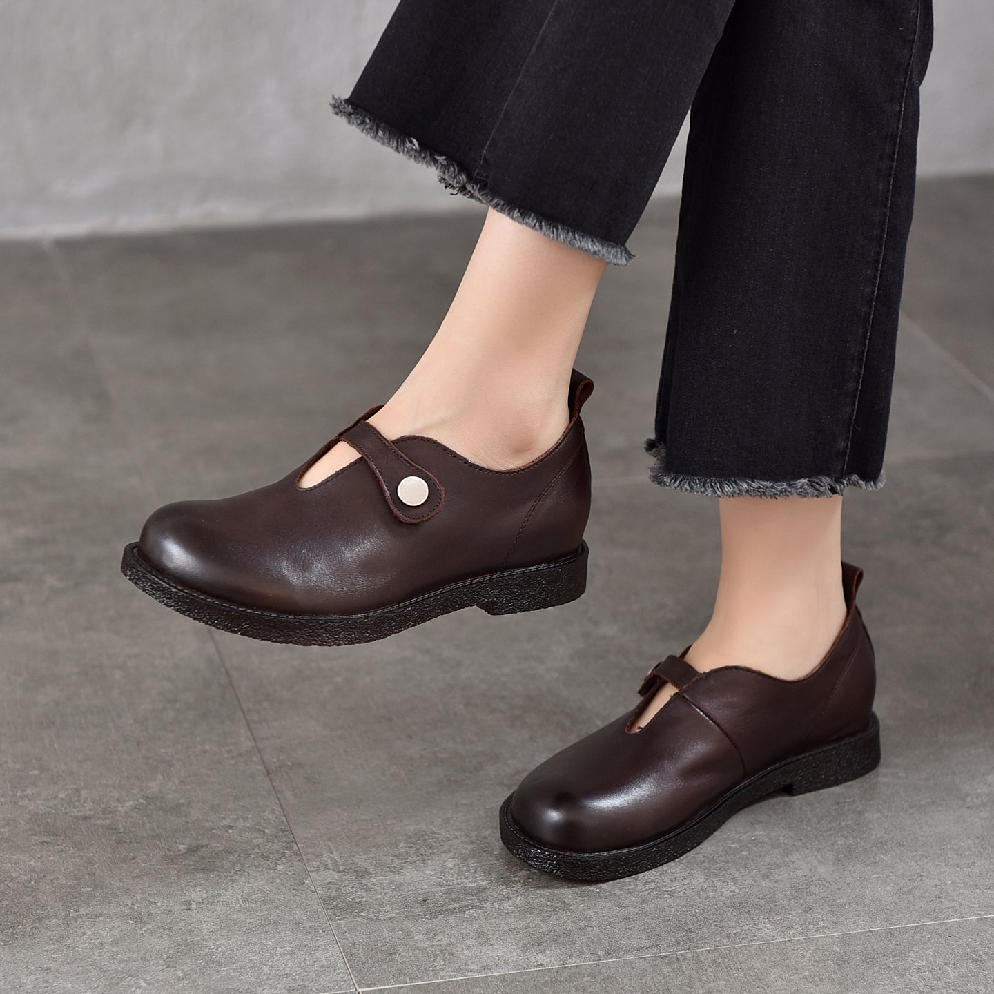 Women’s Vintage Leather Loafers – Round Toe Buckle Strap Comfortable Flats