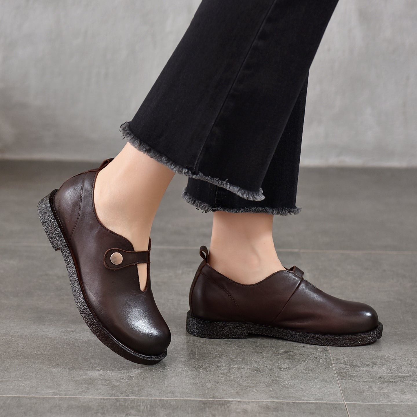 Women’s Vintage Leather Loafers – Round Toe Buckle Strap Comfortable Flats